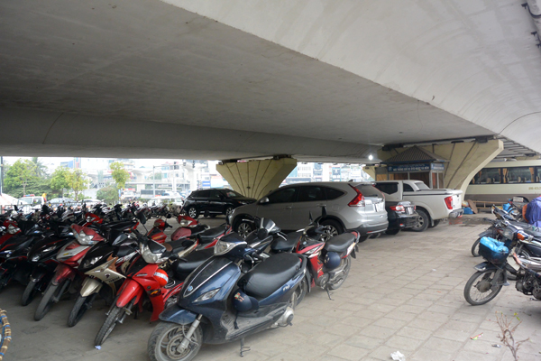 Yêu cầu Hà Nội rà soát, xử lý nghiêm các bãi trông xe không nằm trong quy hoạch- Ảnh 1.