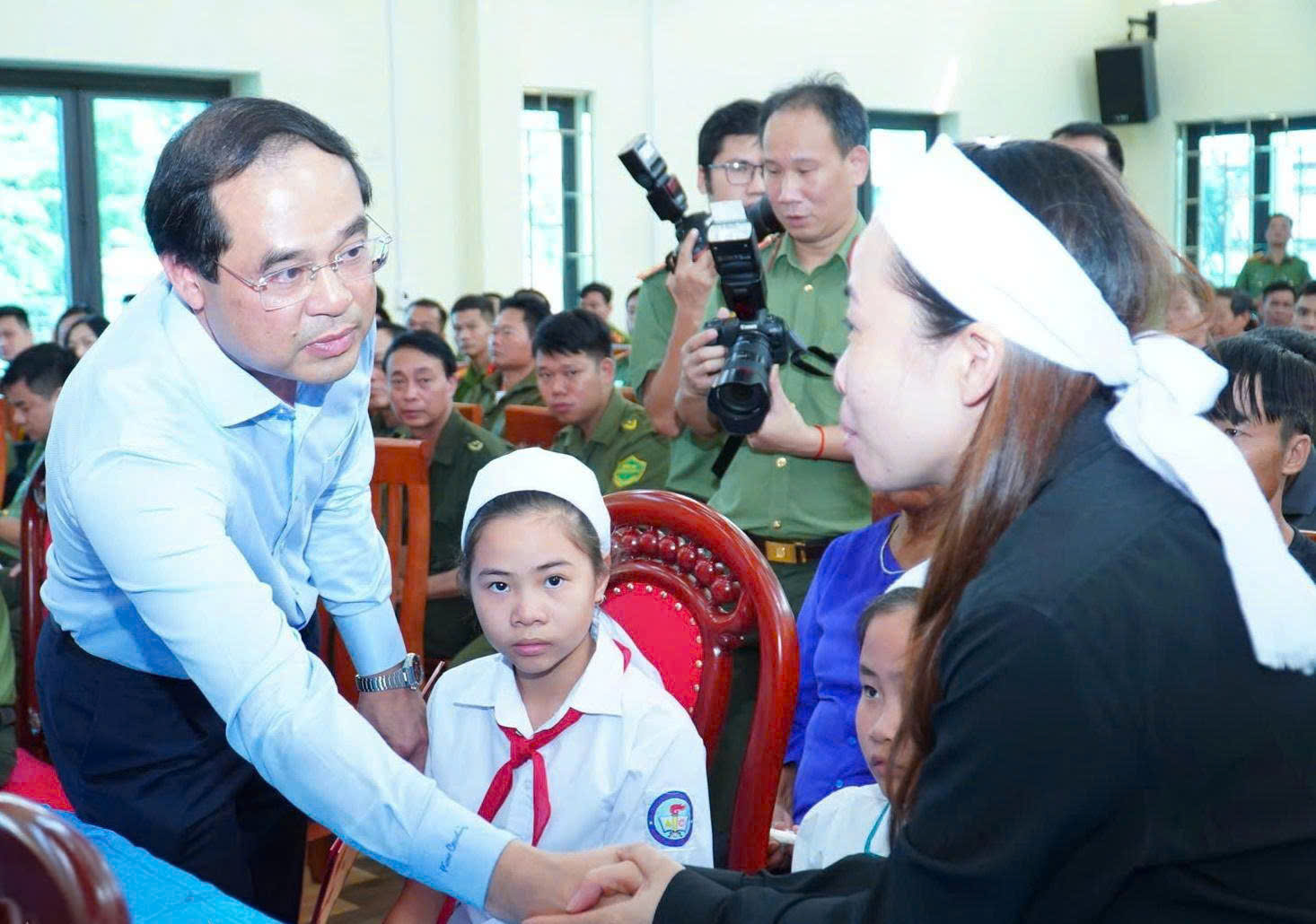 Thái Nguyên: Truy tặng Huân chương Dũng cảm cho người hy sinh cứu 3 cháu nhỏ đuối nước- Ảnh 2. Thái Nguyên: Truy tặng Huân chương Dũng cảm cho người hy sinh cứu 3 cháu nhỏ đuối nước- Ảnh 2.