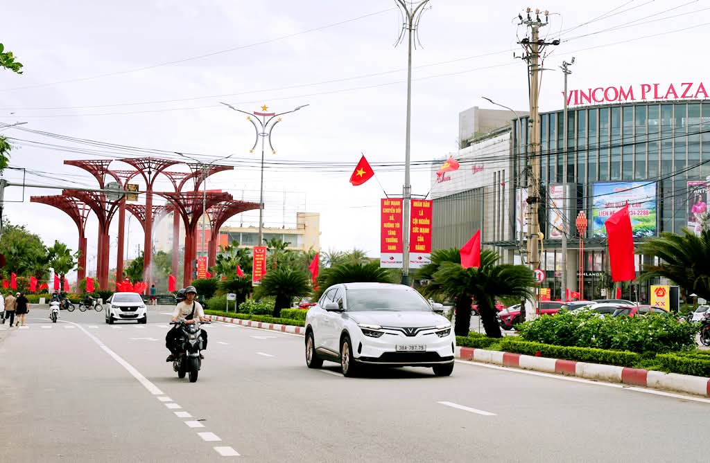 Hà Tĩnh: Lan tỏa phong trào thi đua yêu nước trong xây dựng đô thị thông minh- Ảnh 1. Hà Tĩnh: Lan tỏa phong trào thi đua yêu nước trong xây dựng đô thị thông minh- Ảnh 1.