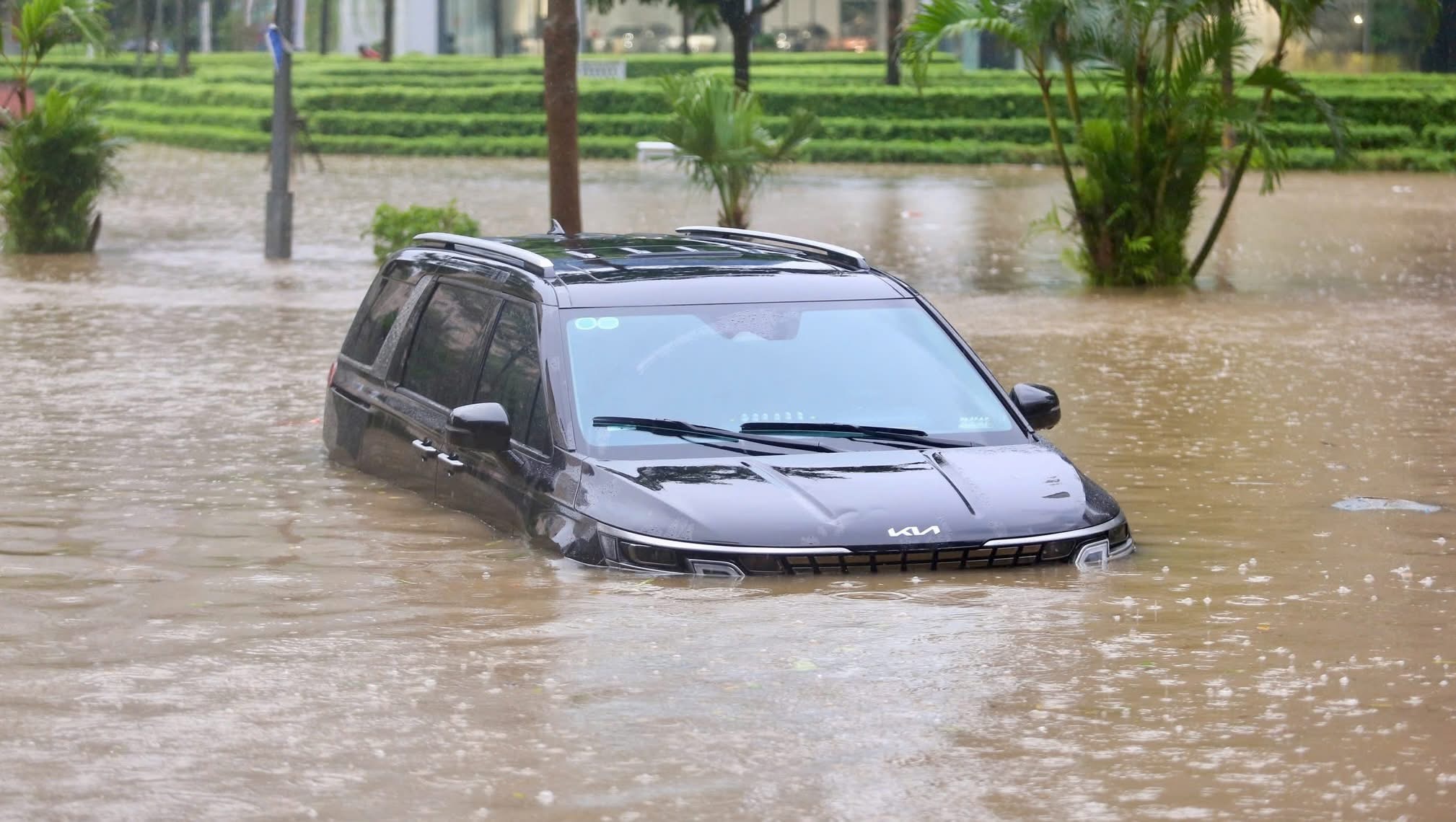 Khi nào xe bị thủy kích được bảo hiểm đền bù?- Ảnh 2. Khi nào xe bị thủy kích được bảo hiểm đền bù?- Ảnh 2.