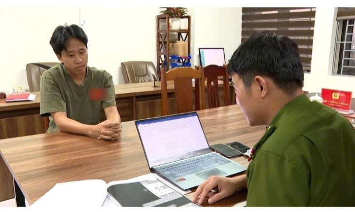 Tạm giữ thanh niên chiếm đoạt tiền ủng hộ sau vụ xe thiện nguyện va chạm ở Thanh Hóa- Ảnh 1. Tạm giữ thanh niên chiếm đoạt tiền ủng hộ sau vụ xe thiện nguyện va chạm ở Thanh Hóa- Ảnh 1.