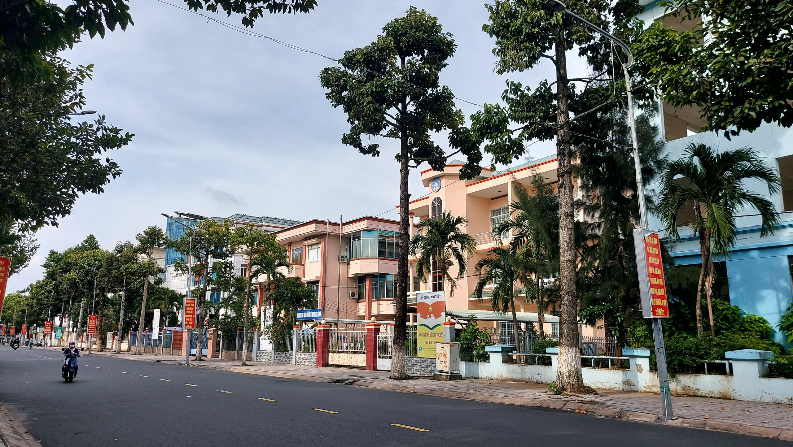 Nhà, đất công dôi dư sau sáp nhập ở An Giang quản lý sử dụng thế nào?- Ảnh 1. Nhà, đất công dôi dư sau sáp nhập ở An Giang quản lý sử dụng thế nào?- Ảnh 1.
