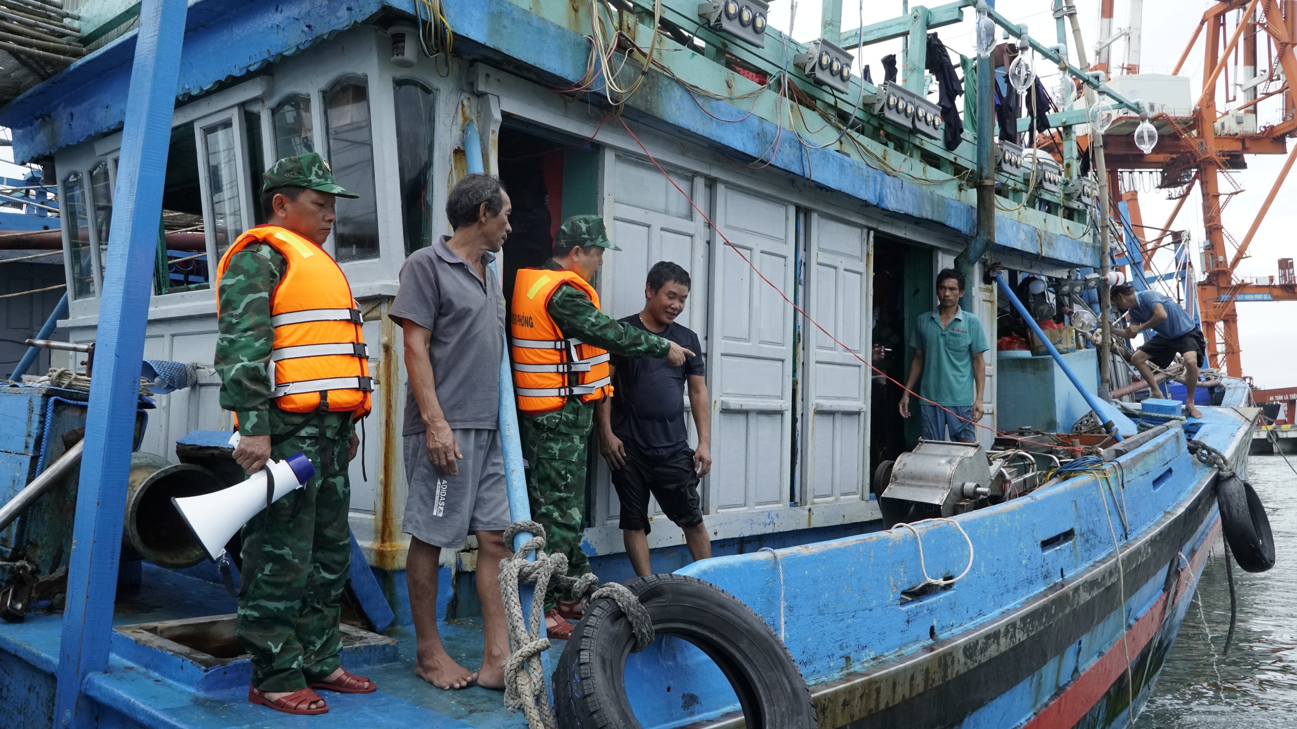 Các tỉnh miền Trung chủ động ứng phó bão số 12- Ảnh 10. Các tỉnh miền Trung chủ động ứng phó bão số 12- Ảnh 10.
