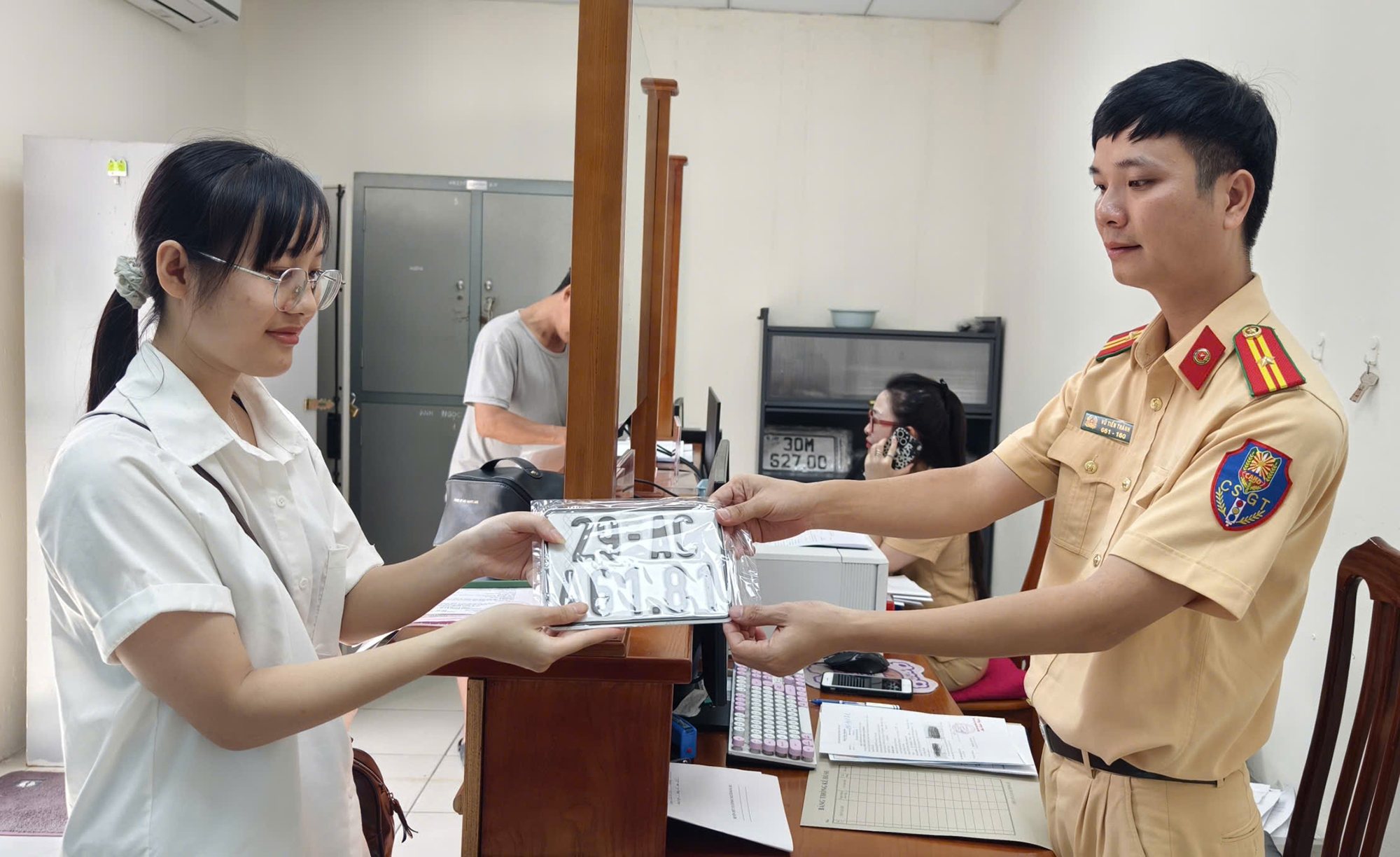 Nhiều lợi ích từ việc đăng ký xe “phi địa giới”- Ảnh 1. Nhiều lợi ích từ việc đăng ký xe “phi địa giới”- Ảnh 1.