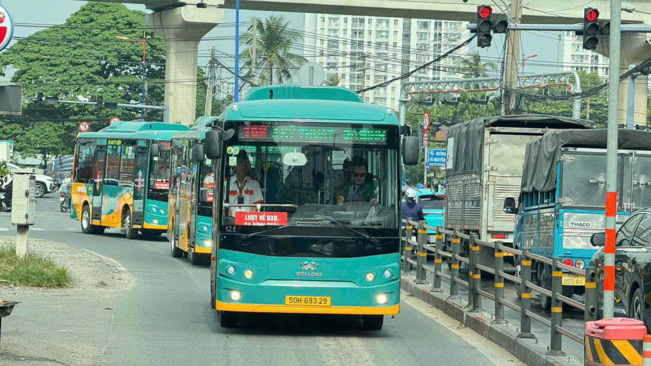 Người dân đi metro loay hoay tìm chỗ gửi xe máy: Cách nào hóa giải?- Ảnh 2. Người dân đi metro loay hoay tìm chỗ gửi xe máy: Cách nào hóa giải?- Ảnh 2.