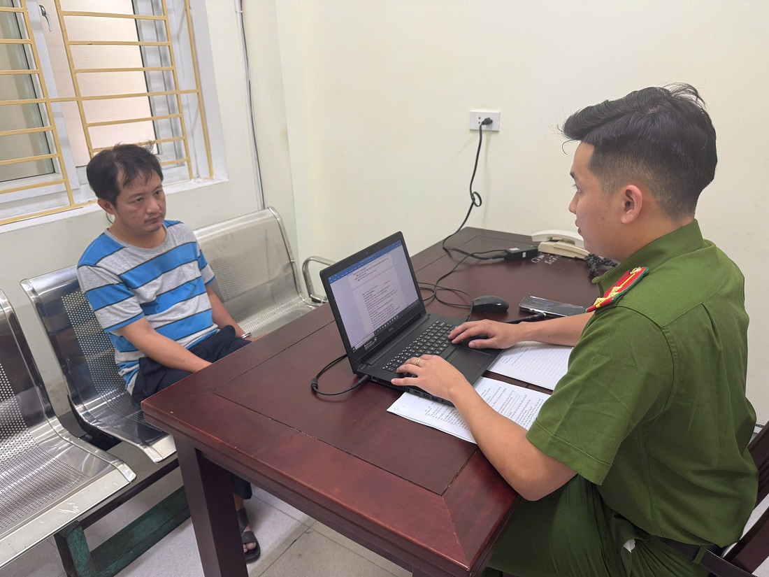 Tạm giữ hình sự đối tượng lao xe ô tô vào cán bộ công an ở Nghệ An- Ảnh 1. Tạm giữ hình sự đối tượng lao xe ô tô vào cán bộ công an ở Nghệ An- Ảnh 1.
