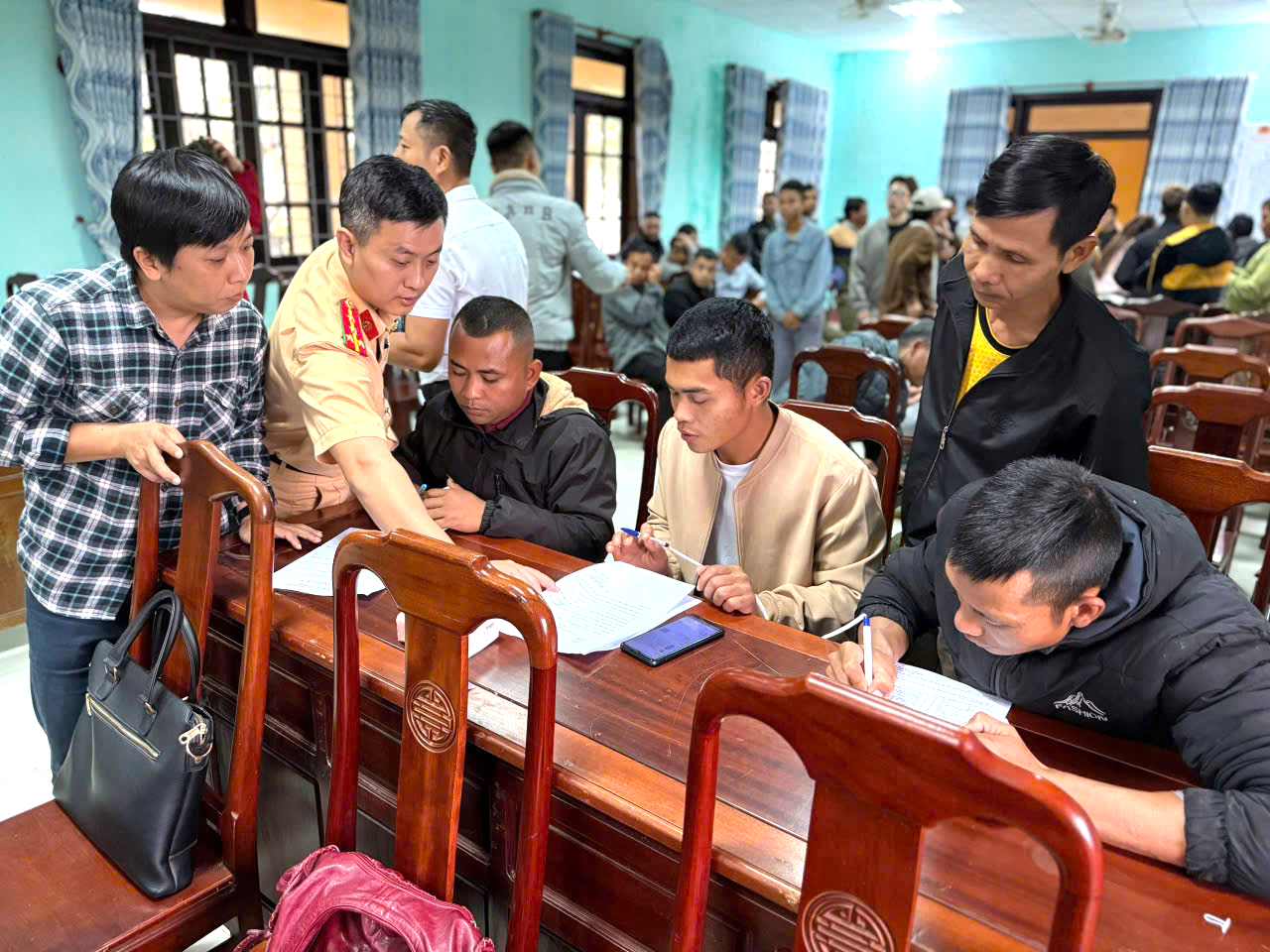 Huế: Đào tạo lái xe mô tô miễn phí cho 100 người dân khó khăn ở A Lưới- Ảnh 1. Huế: Đào tạo lái xe mô tô miễn phí cho 100 người dân khó khăn ở A Lưới- Ảnh 1.