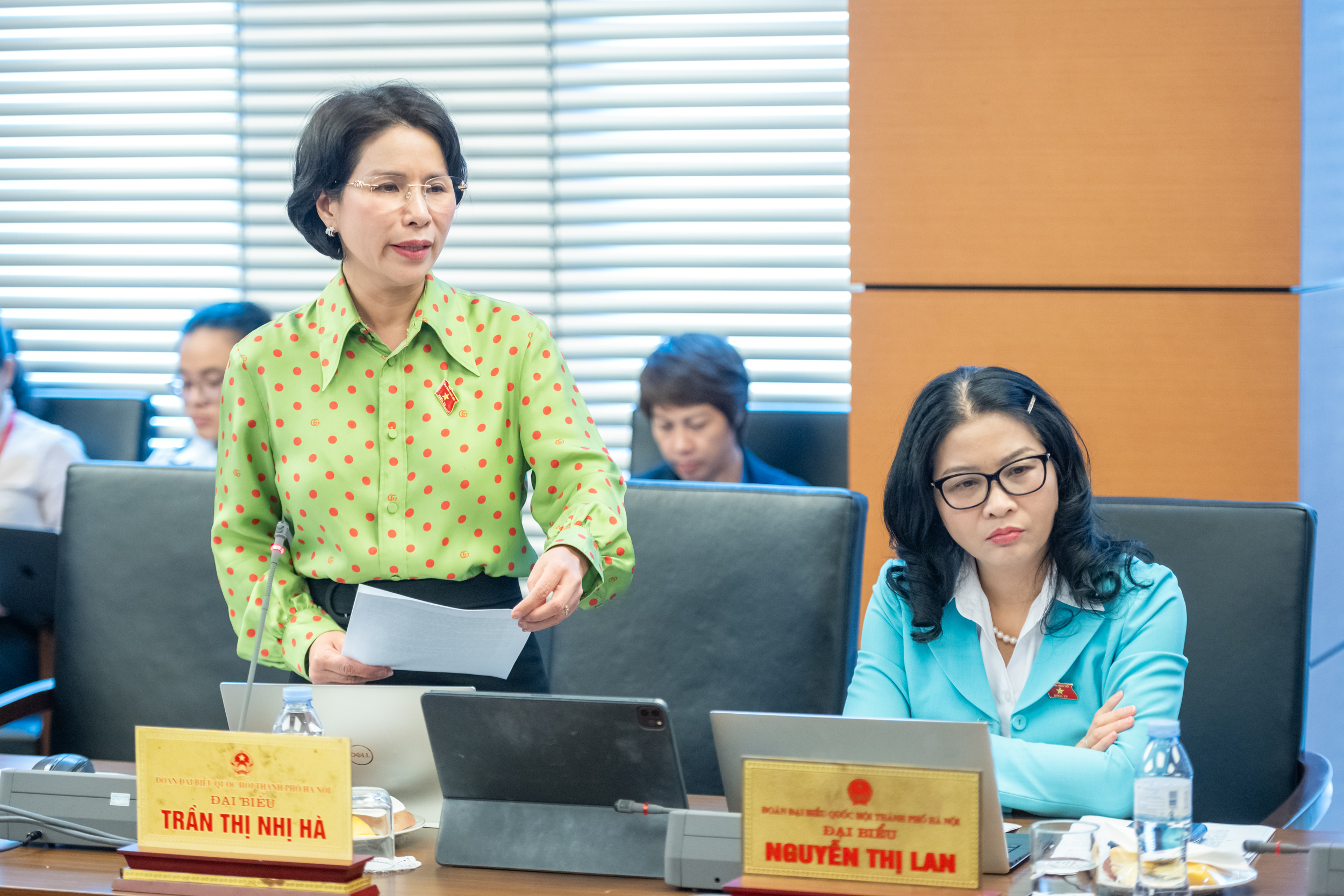 Đại biểu đề xuất bác sĩ chuyên khoa tương đương tiến sĩ, Bộ trưởng GD&ĐT nói gì?- Ảnh 1. Đại biểu đề xuất bác sĩ chuyên khoa tương đương tiến sĩ, Bộ trưởng GD&ĐT nói gì?- Ảnh 1.