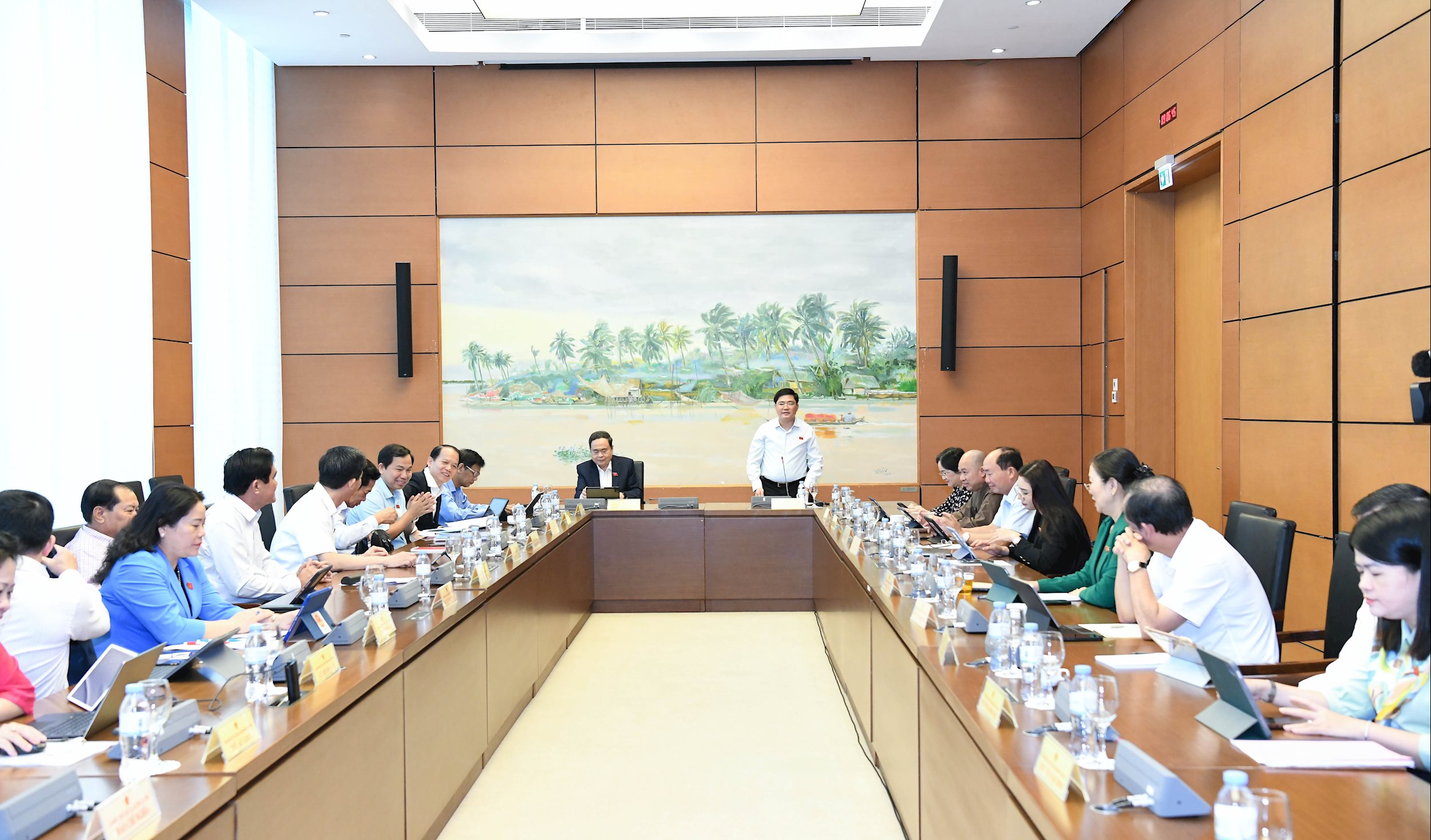 Chủ tịch Quốc hội: Cần ưu đãi thuế, đất đai để khuyến khích tư nhân đầu tư sân bay- Ảnh 2. Chủ tịch Quốc hội: Cần ưu đãi thuế, đất đai để khuyến khích tư nhân đầu tư sân bay- Ảnh 2.