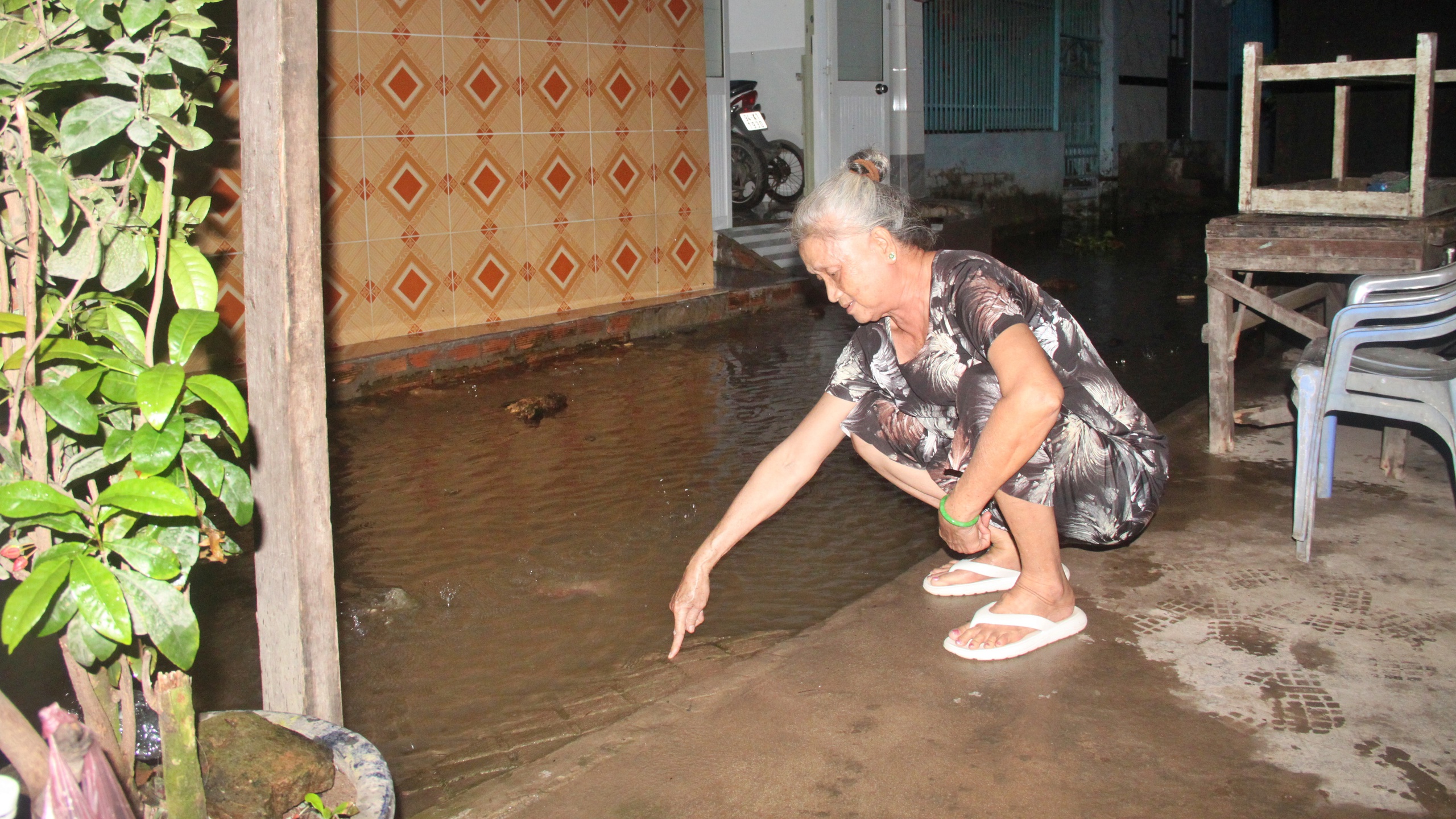 Cà Mau: Triều cường dâng cao, cuộc sống người dân đảo lộn- Ảnh 3.