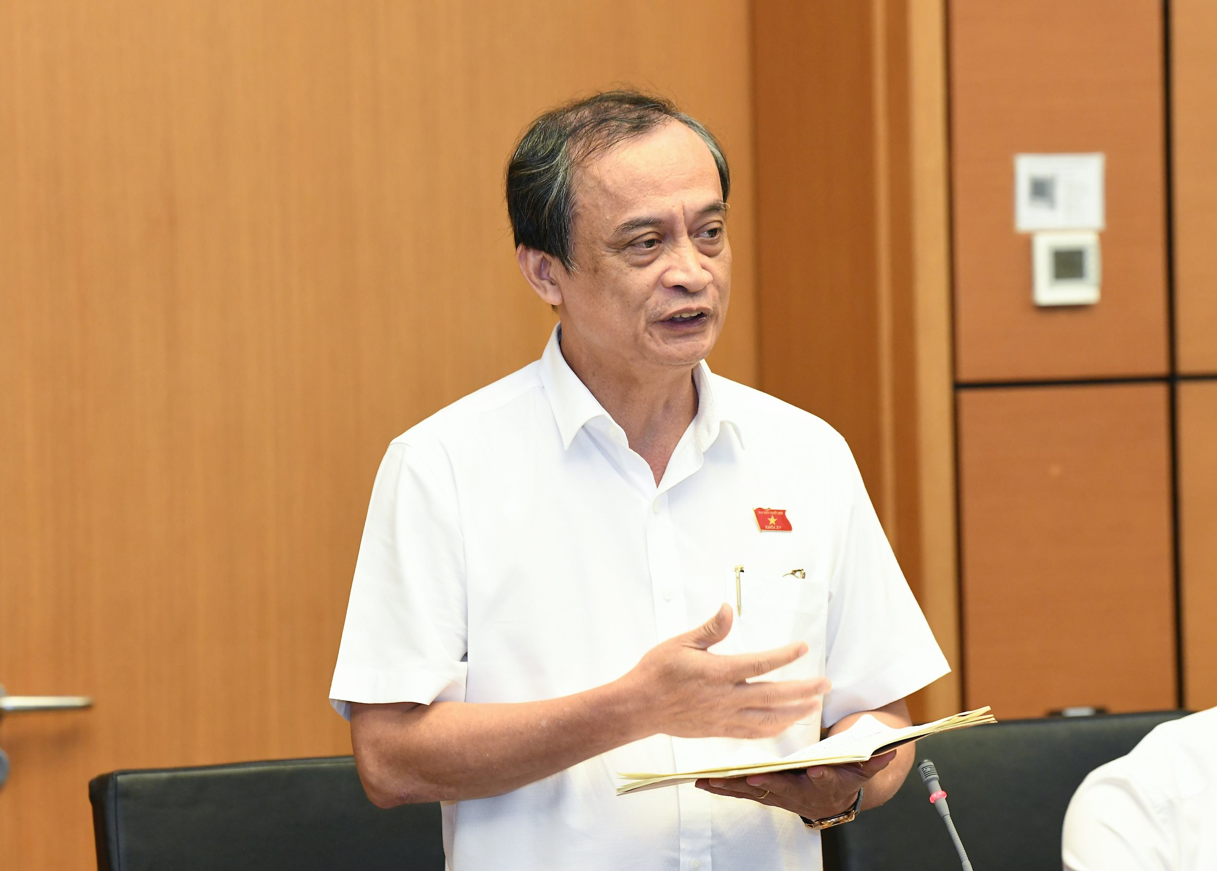 Đề nghị quy định rõ Bộ trưởng chịu trách nhiệm cuối cùng với chương trình sách giáo khoa- Ảnh 2.