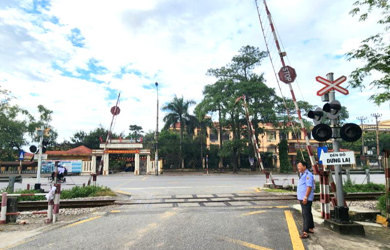 Ninh Bình: Triển khai đồng bộ các giải pháp bảo đảm an toàn giao thông đường sắt- Ảnh 1. Ninh Bình: Triển khai đồng bộ các giải pháp bảo đảm an toàn giao thông đường sắt- Ảnh 1.