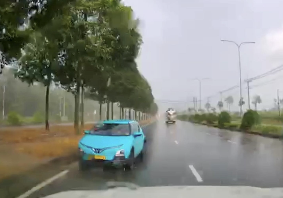 Xử lý tài xế xe taxi đi ngược chiều trên ĐT752B qua Đồng Nai- Ảnh 1.