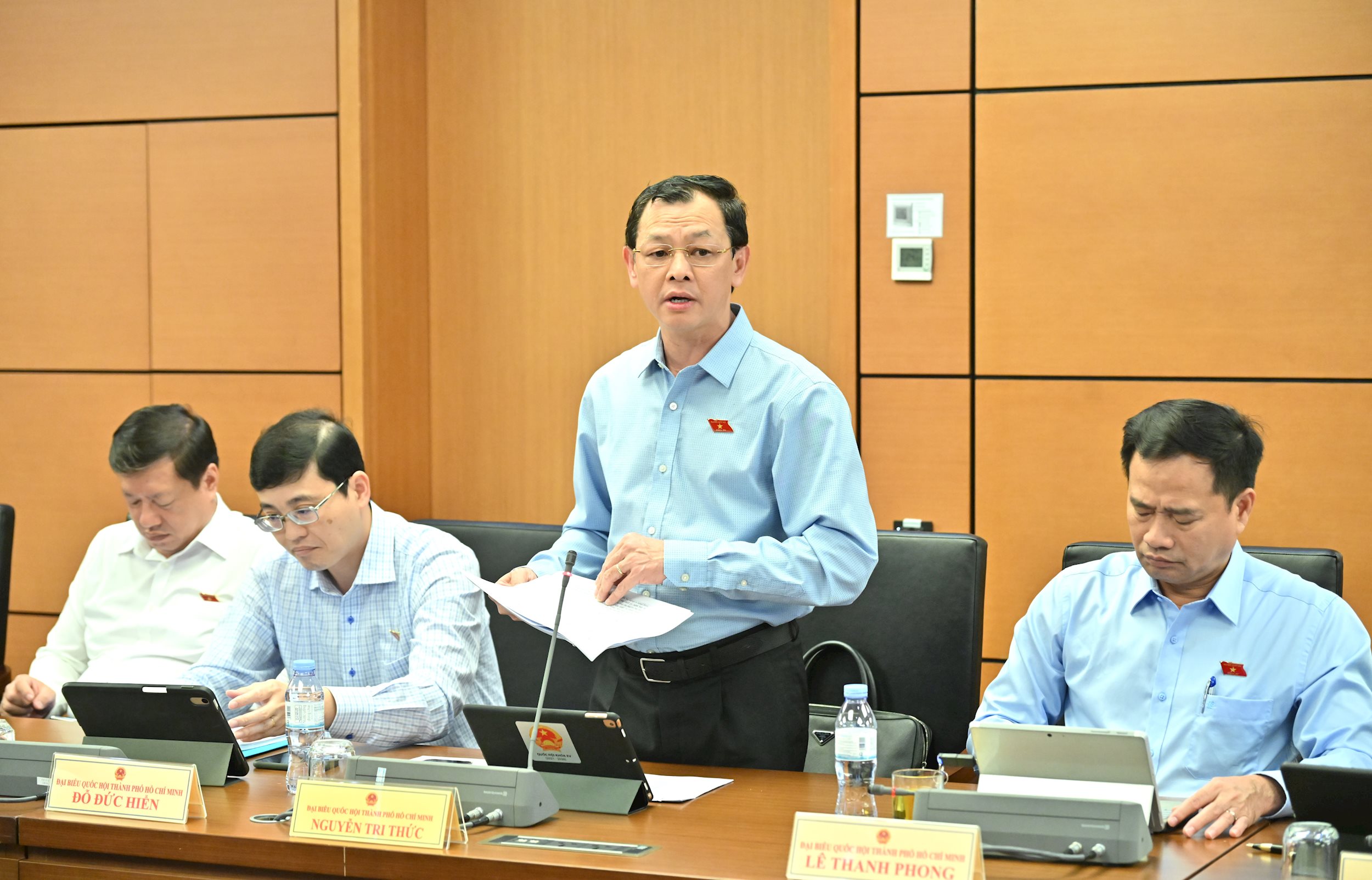 Đại biểu băn khoăn nếu giao Bộ GD&ĐT quản lý toàn bộ hệ thống đào tạo ngành Y tế- Ảnh 1. Đại biểu băn khoăn nếu giao Bộ GD&ĐT quản lý toàn bộ hệ thống đào tạo ngành Y tế- Ảnh 1.