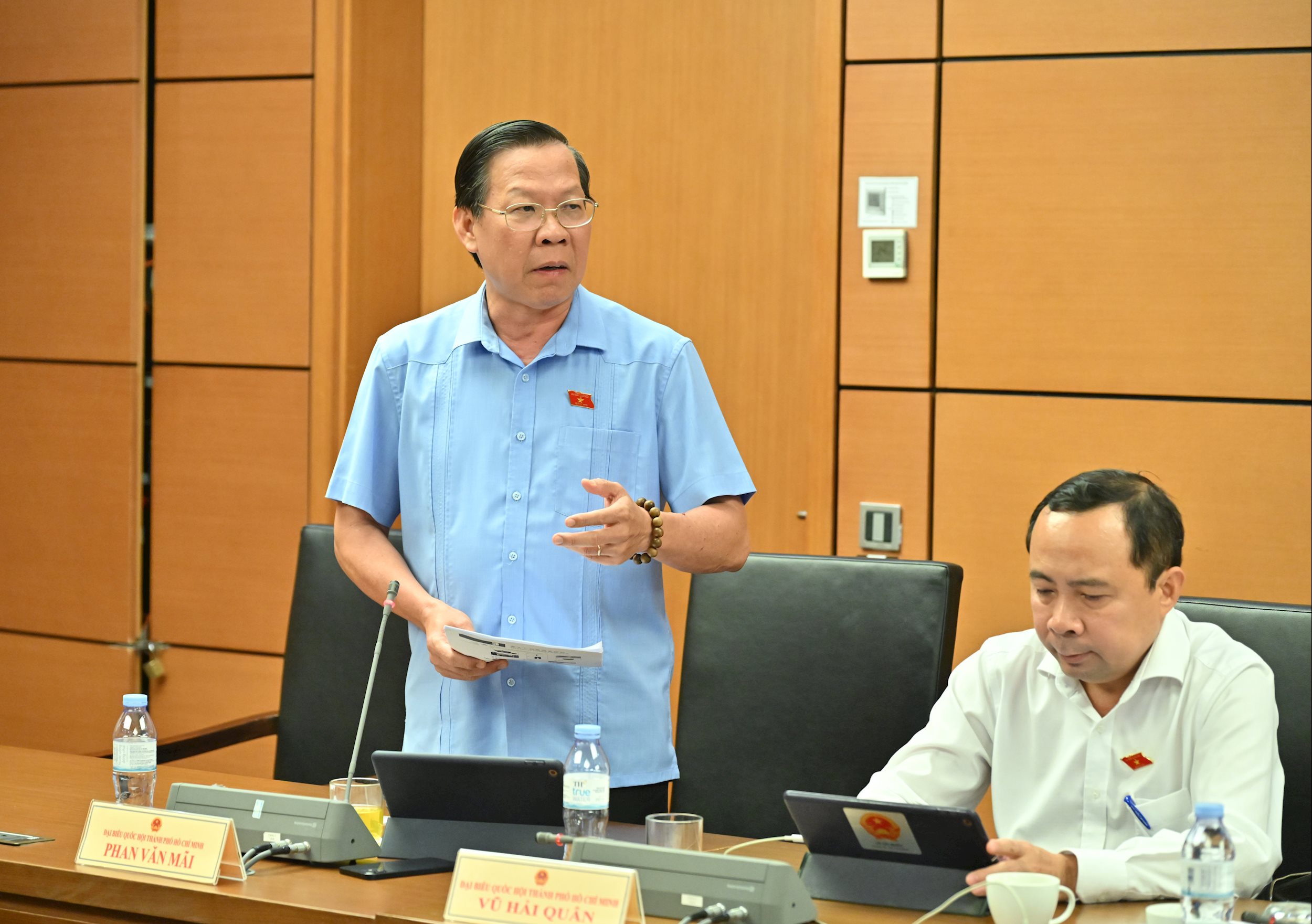 Đại biểu băn khoăn nếu giao Bộ GD&ĐT quản lý toàn bộ hệ thống đào tạo ngành Y tế- Ảnh 3. Đại biểu băn khoăn nếu giao Bộ GD&ĐT quản lý toàn bộ hệ thống đào tạo ngành Y tế- Ảnh 3.
