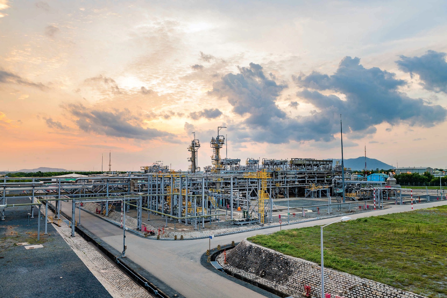 PV GAS: 35 năm đổi mới sáng tạo tiên phong công nghệ trong ngành công nghiệp khí Việt Nam - Ảnh 1. PV GAS: 35 năm đổi mới sáng tạo tiên phong công nghệ trong ngành công nghiệp khí Việt Nam - Ảnh 1.