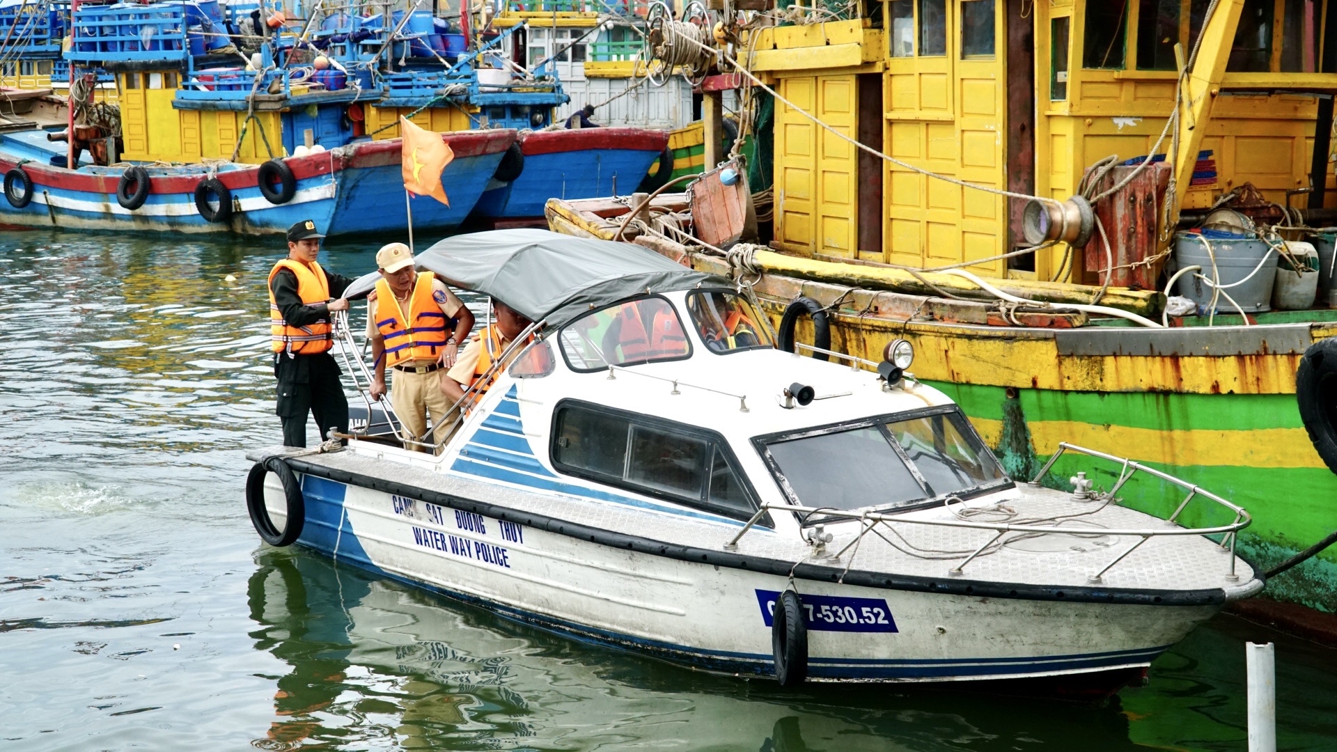 Công an Gia Lai tăng cường năng lực đảm bảo trật tự an toàn giao thông đường thủy- Ảnh 3. Công an Gia Lai tăng cường năng lực đảm bảo trật tự an toàn giao thông đường thủy- Ảnh 3.