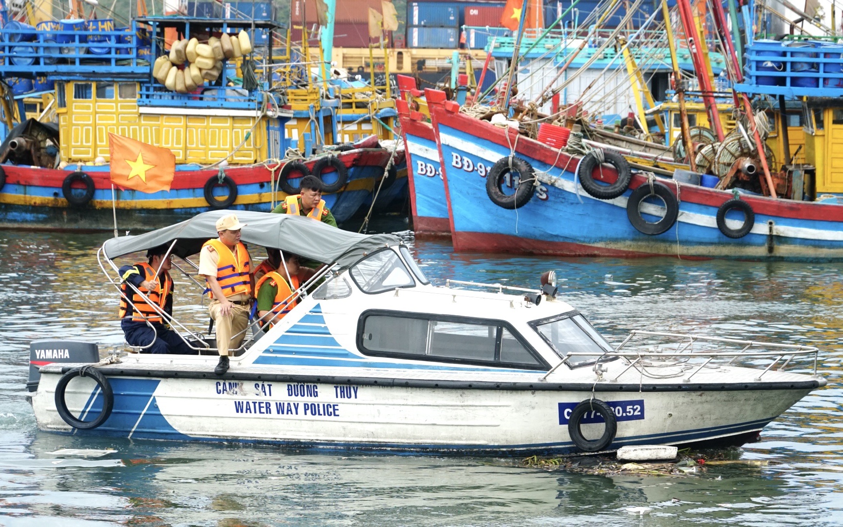 Gia Lai: Tăng cường tuần tra, kiểm soát, giữ bình yên trên sông nước- Ảnh 6. Công an Gia Lai tăng cường năng lực đảm bảo trật tự an toàn giao thông đường thủy