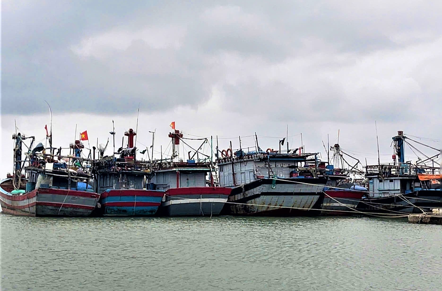 Bão 12 chưa đổ bộ, nhiều vùng thấp trũng của Huế đã ngập sâu- Ảnh 9. Bão 12 chưa đổ bộ, nhiều vùng thấp trũng của Huế đã ngập sâu- Ảnh 9.