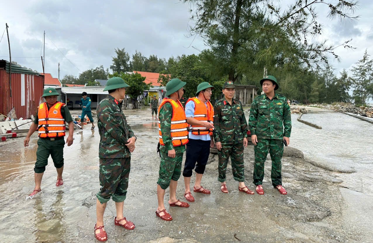 Bão 12 chưa đổ bộ, nhiều vùng thấp trũng của Huế đã ngập sâu- Ảnh 8. Bão 12 chưa đổ bộ, nhiều vùng thấp trũng của Huế đã ngập sâu- Ảnh 8.