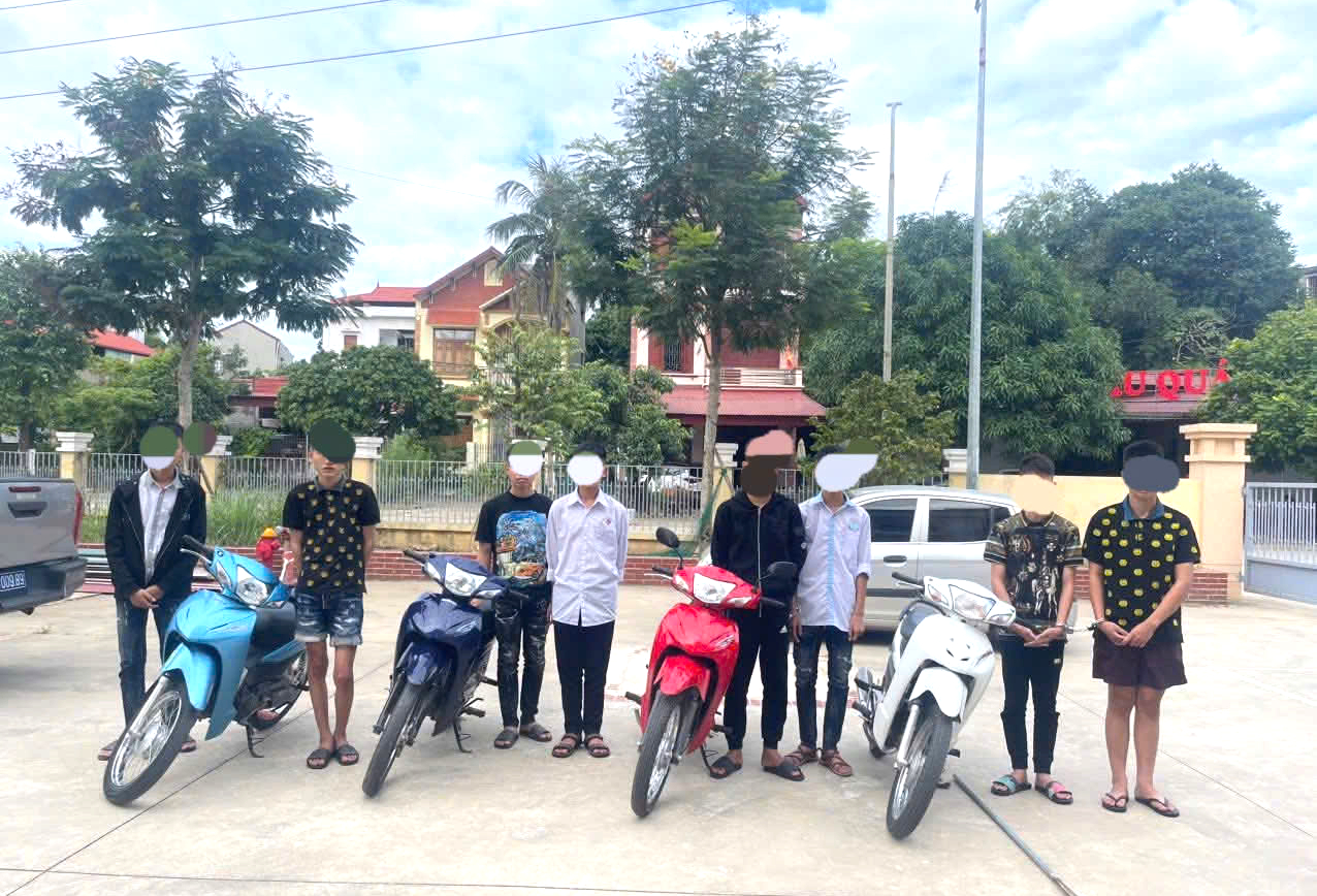 Điều tra nhóm thanh niên Bắc Ninh cầm dao, kiếm vứt xe bỏ chạy khi gặp công an- Ảnh 2.