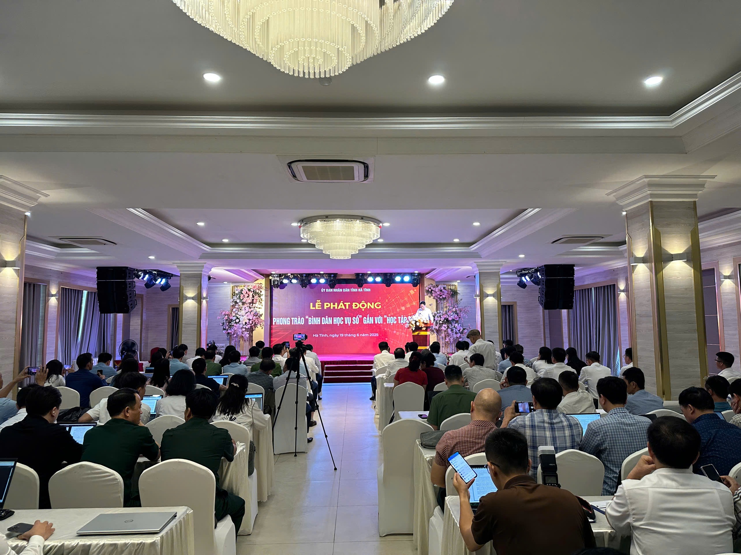 Hà Tĩnh: Giải pháp phát triển phong trào “Bình dân học vụ số”- Ảnh 2. Hà Tĩnh: Giải pháp phát triển phong trào “Bình dân học vụ số”- Ảnh 2.