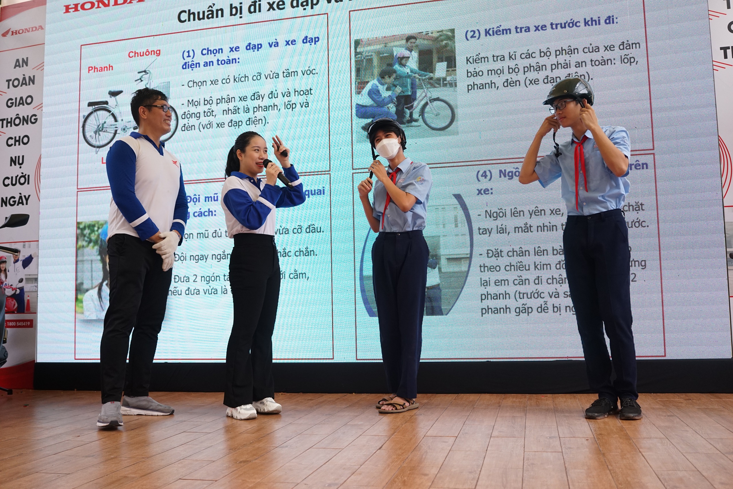 CSGT Đồng Tháp đào tạo kỹ năng lái xe an toàn cho hàng nghìn sinh viên- Ảnh 1. CSGT Đồng Tháp đào tạo kỹ năng lái xe an toàn cho hàng nghìn sinh viên- Ảnh 1.