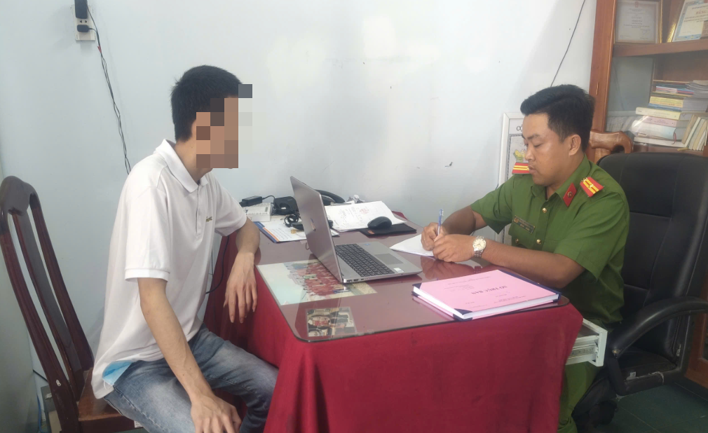 Tiếp nhận 5 người ở Vĩnh Long trở về từ Campuchia- Ảnh 1. Tiếp nhận 5 người ở Vĩnh Long trở về từ Campuchia- Ảnh 1.