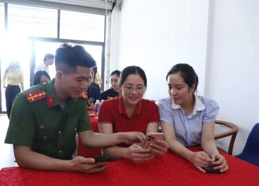 Hà Tĩnh: Giải pháp phát triển phong trào “Bình dân học vụ số”- Ảnh 3. Hà Tĩnh: Giải pháp phát triển phong trào “Bình dân học vụ số”- Ảnh 3.
