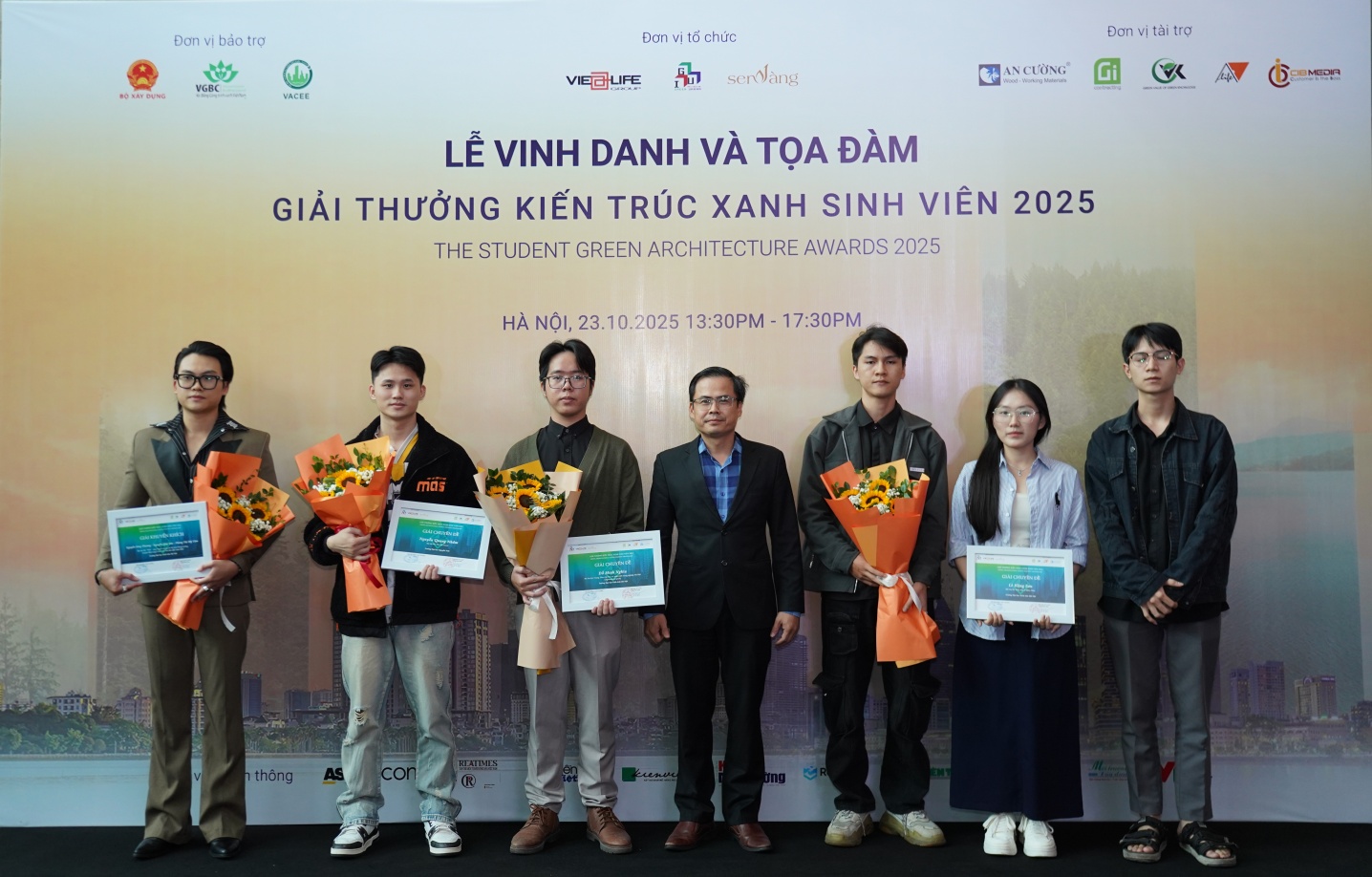 Trao giải Kiến trúc xanh sinh viên 2025- Ảnh 1. C:\Users\ASUS\Downloads\DSC07359.JPG