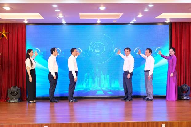 Hà Tĩnh: Giải pháp phát triển phong trào “Bình dân học vụ số”- Ảnh 1. Hà Tĩnh: Giải pháp phát triển phong trào “Bình dân học vụ số”- Ảnh 1.