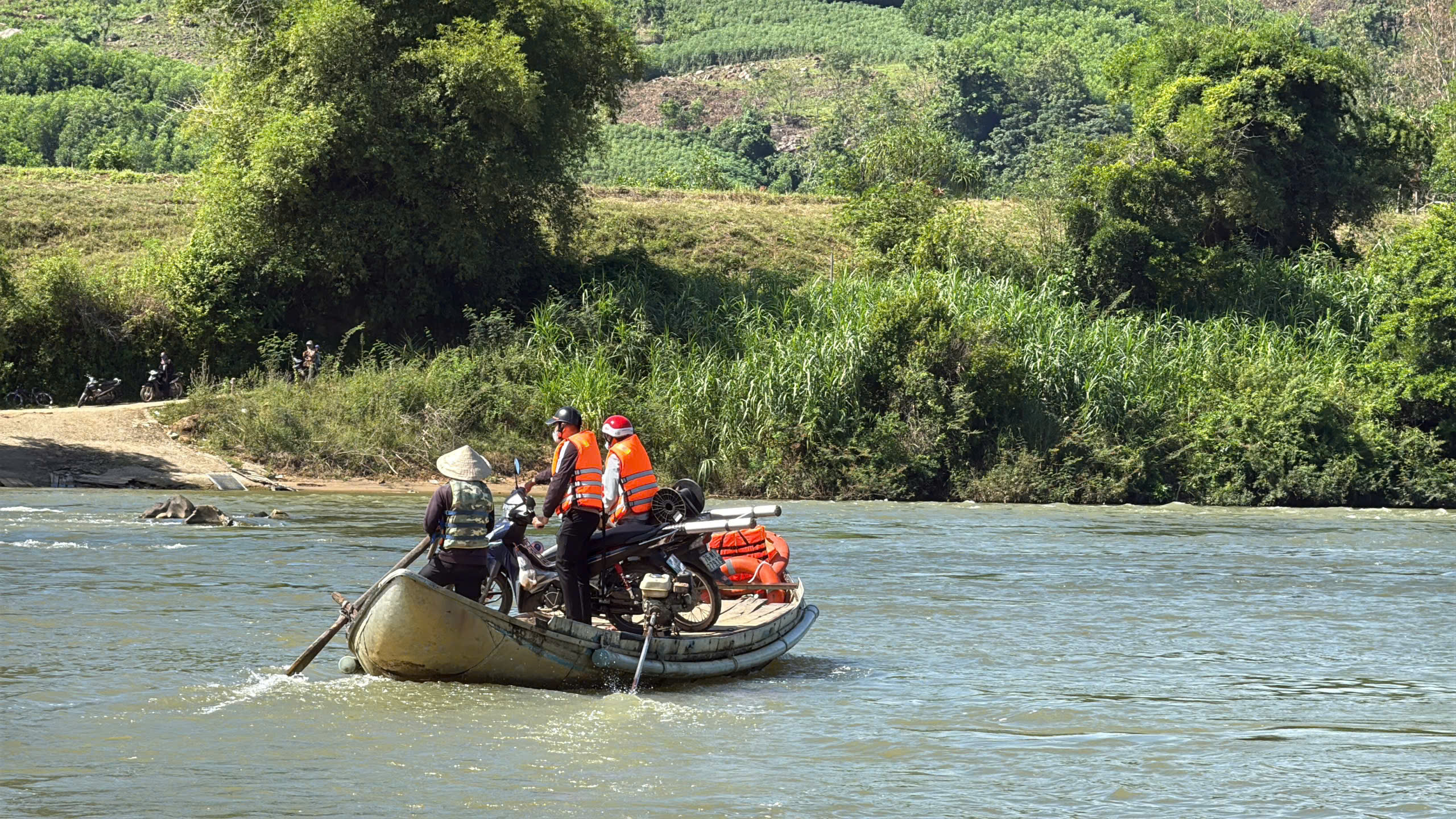 Quảng Ngãi đảm bảo an toàn đường thủy mùa mưa bão- Ảnh 3. Quảng Ngãi đảm bảo an toàn đường thủy mùa mưa bão- Ảnh 3.