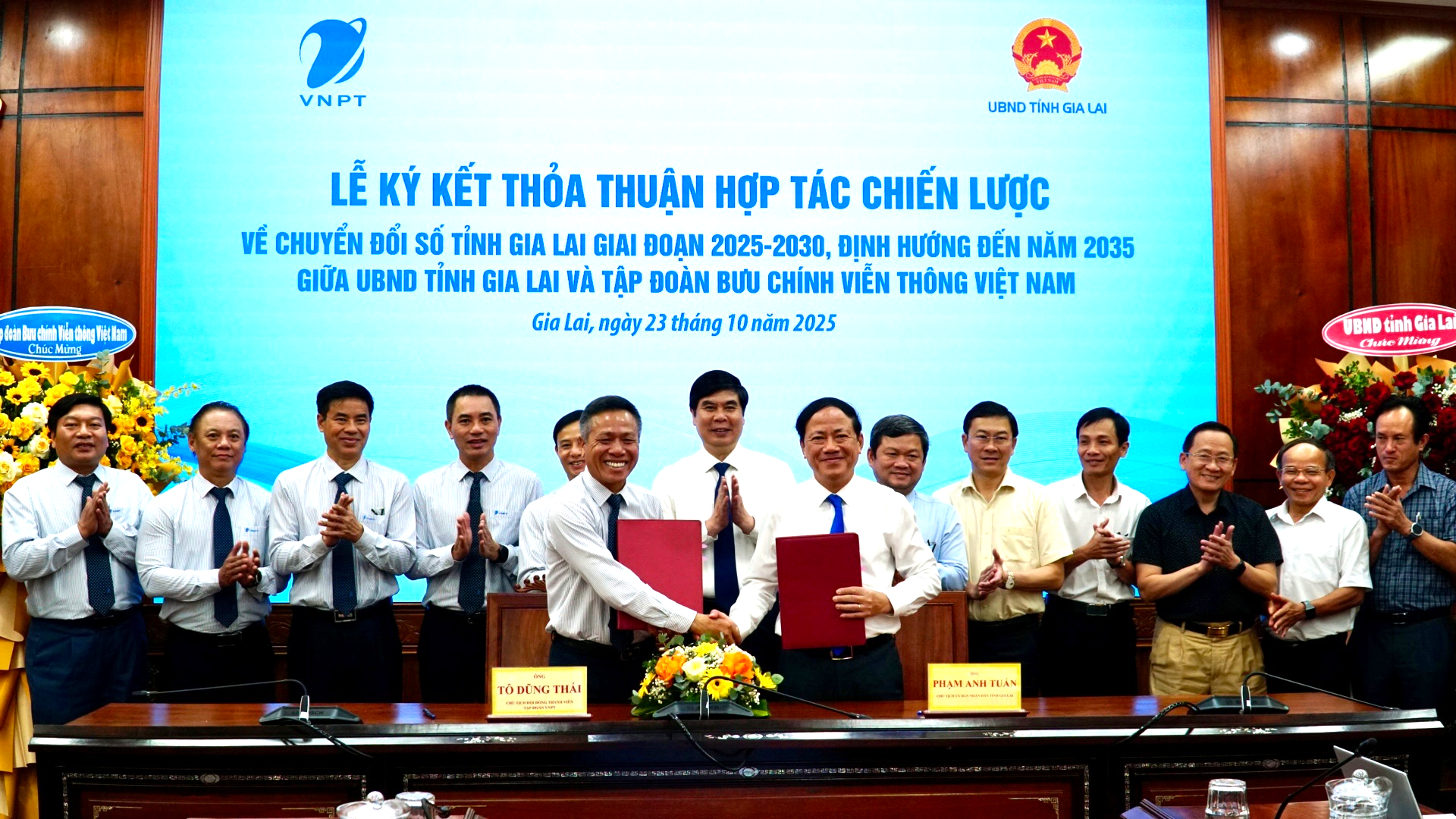 Gia Lai thúc đẩy mạnh mẽ chính quyền số, kinh tế số và xã hội số- Ảnh 3. Gia Lai thúc đẩy mạnh mẽ chính quyền số, kinh tế số và xã hội số- Ảnh 3.
