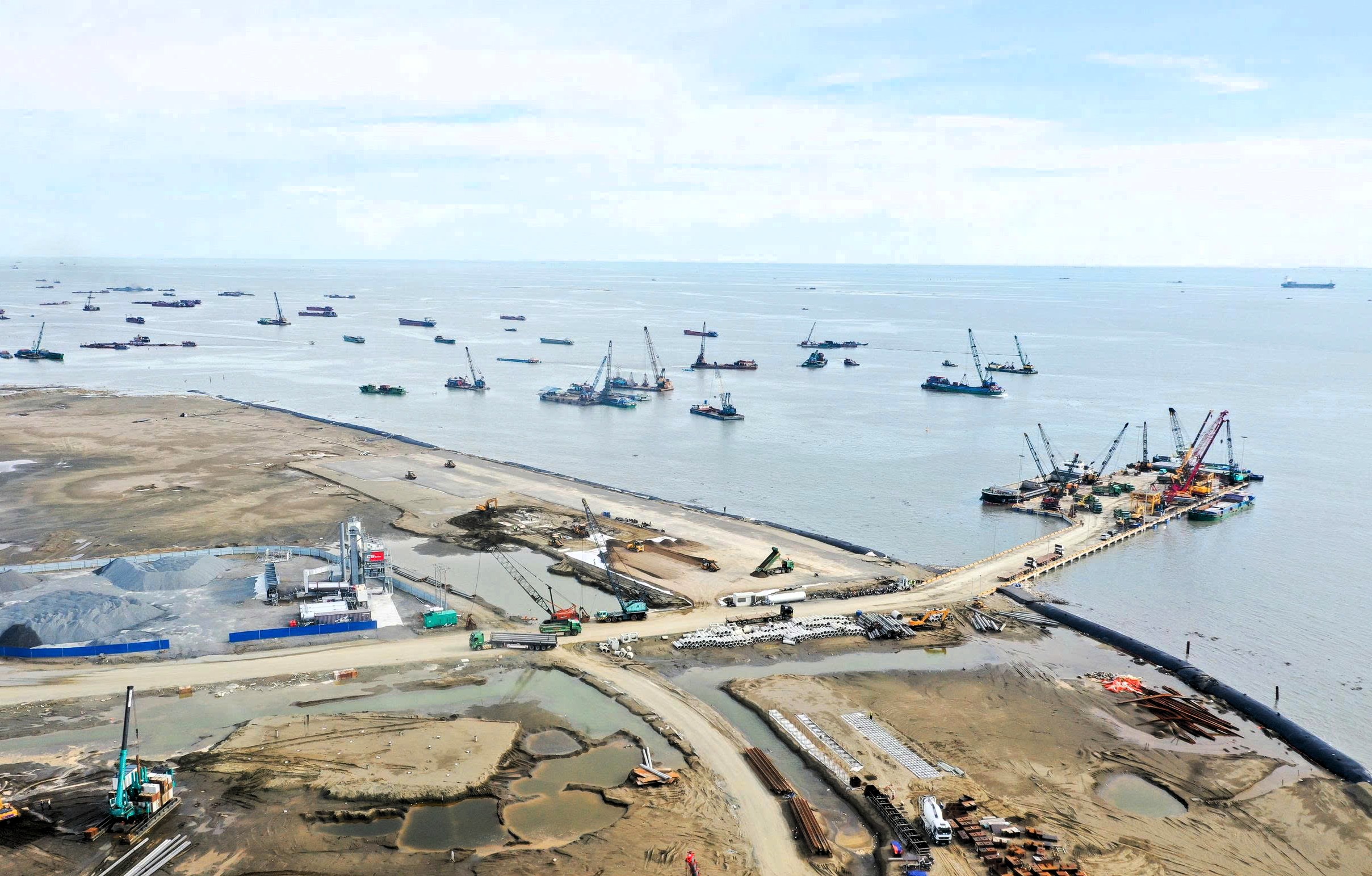 TP.HCM: Đại công trường Khu đô thị biển Cần Giờ sau 6 tháng khởi công- Ảnh 6. TP.HCM: Đại công trường Khu đô thị biển Cần Giờ sau 6 tháng khởi công- Ảnh 6.