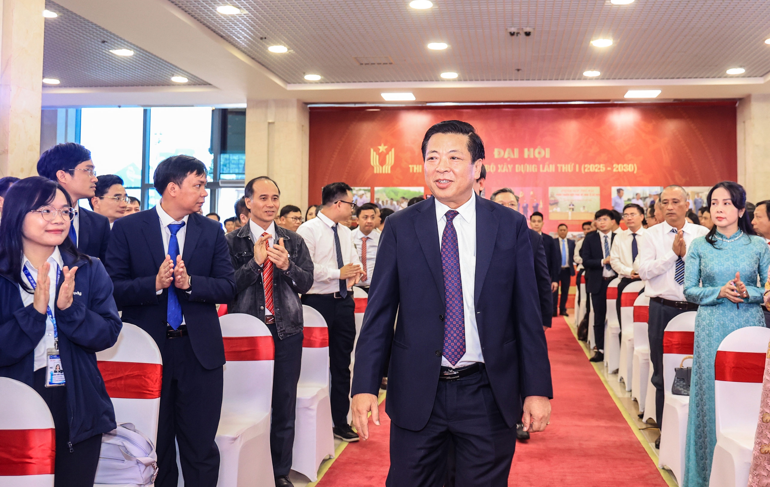 Những khoảnh khắc đẹp tại Đại hội thi đua yêu nước Bộ Xây dựng lần thứ I- Ảnh 1. Những khoảnh khắc đẹp tại Đại hội thi đua yêu nước Bộ Xây dựng lần thứ I- Ảnh 1.