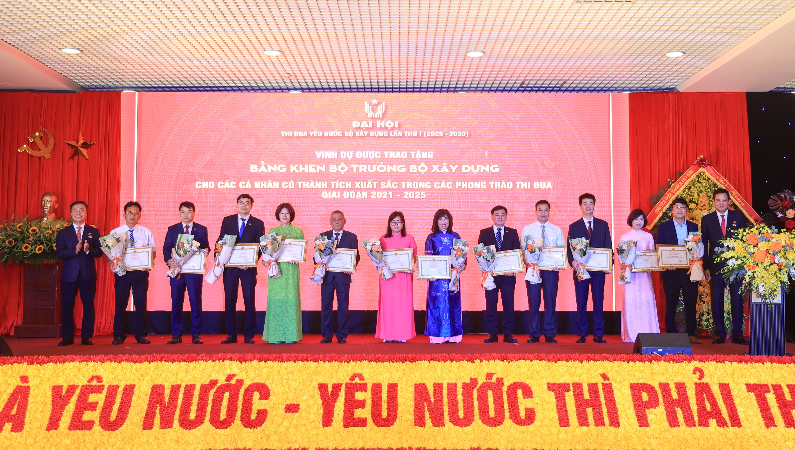 Những khoảnh khắc đẹp tại Đại hội thi đua yêu nước Bộ Xây dựng lần thứ I- Ảnh 11. Những khoảnh khắc đẹp tại Đại hội thi đua yêu nước Bộ Xây dựng lần thứ I- Ảnh 11.