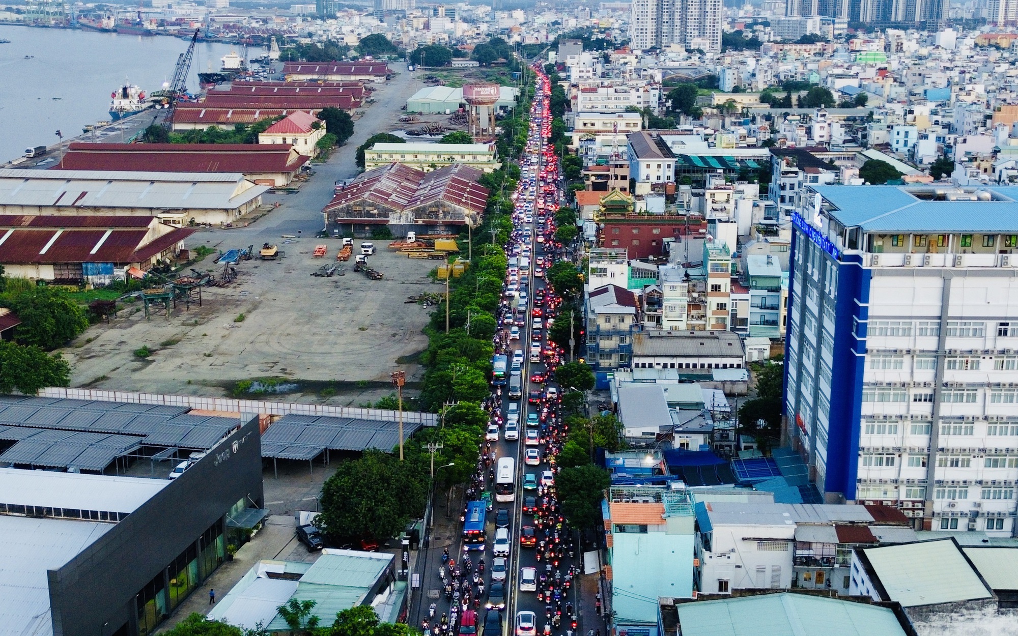 TP.HCM: Cận cảnh cầu Tân Thuận 1 tròn 120 năm tuổi, chờ "thay áo mới"- Ảnh 15. TP.HCM: Đề xuất gần 3.000 tỷ đồng mở rộng đường Nguyễn Tất Thành và xây cầu Tân Thuận 1