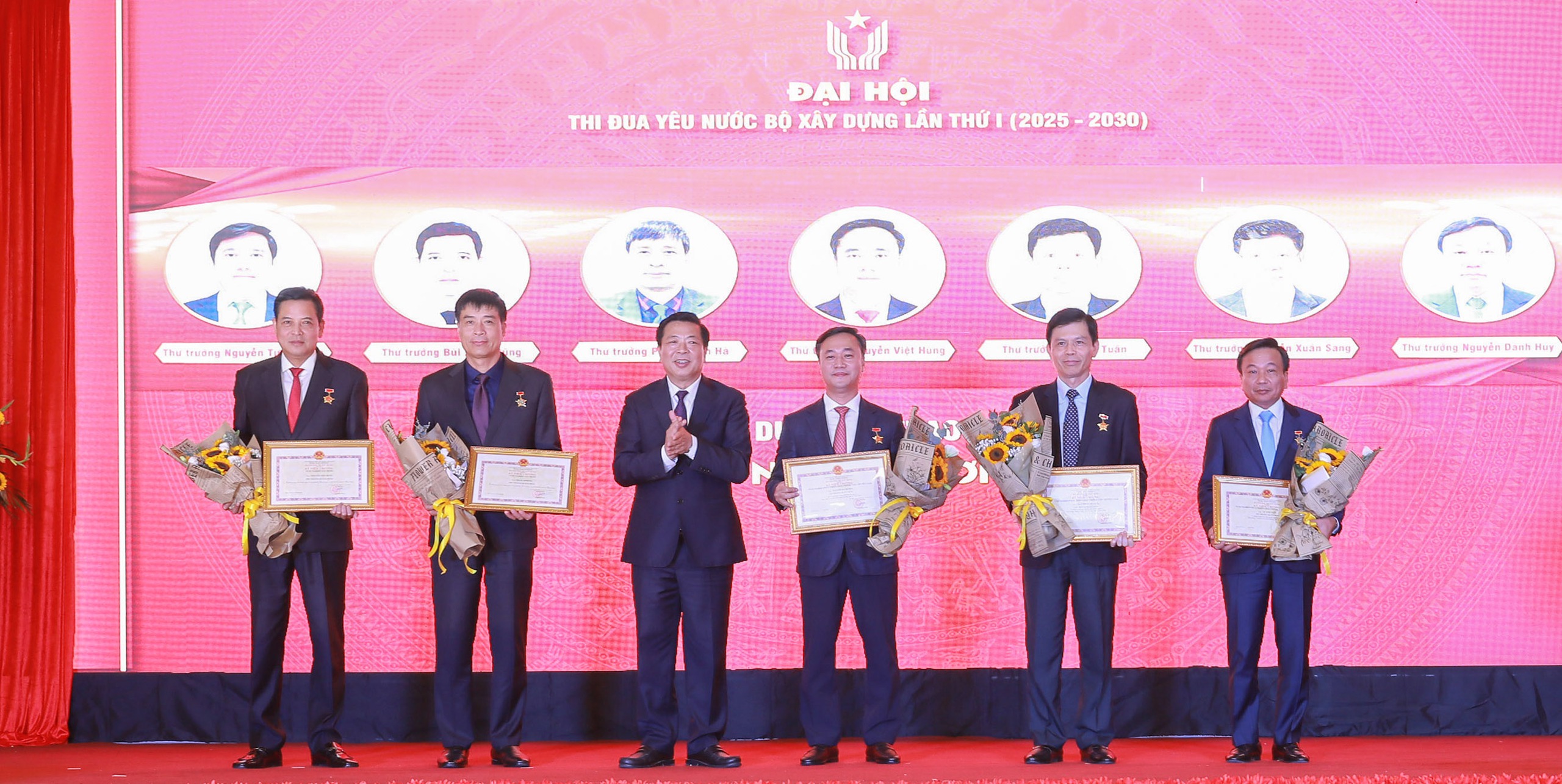 Những khoảnh khắc đẹp tại Đại hội thi đua yêu nước Bộ Xây dựng lần thứ I- Ảnh 9. Những khoảnh khắc đẹp tại Đại hội thi đua yêu nước Bộ Xây dựng lần thứ I- Ảnh 9.