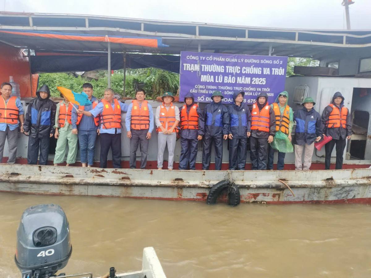 Tăng cường đảm bảo an toàn giao thông đường thủy nội địa- Ảnh 1. Tăng cường đảm bảo an toàn giao thông đường thủy nội địa- Ảnh 1.