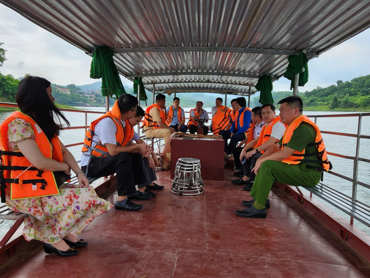 Tăng cường đảm bảo an toàn giao thông đường thủy nội địa- Ảnh 3. Tăng cường đảm bảo an toàn giao thông đường thủy nội địa- Ảnh 3.