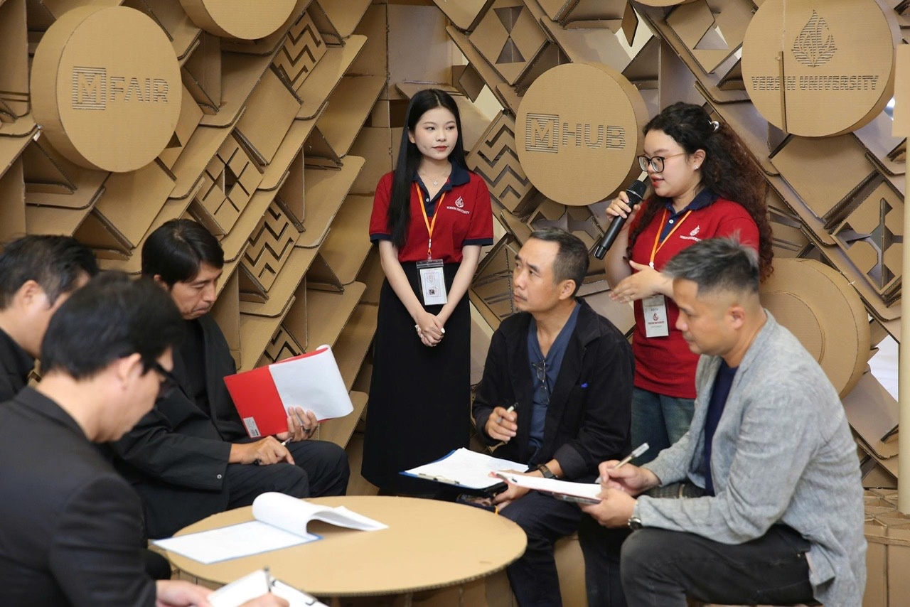 Liên hoan Sinh viên Nội thất lần thứ II: Sáng tạo không gian từ bìa các-tông- Ảnh 1.