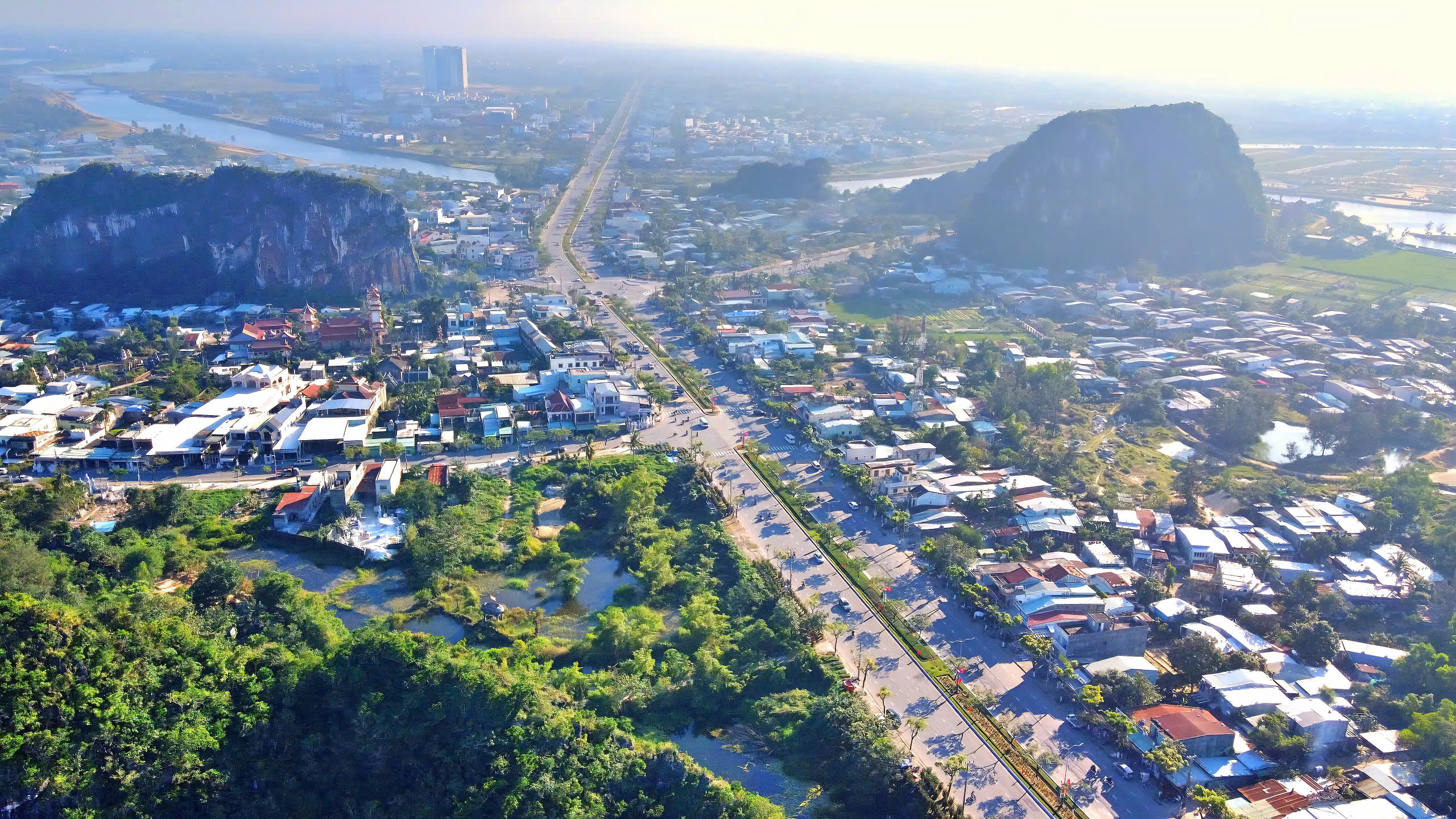 Đất nền Đà Nẵng sau sáp nhập: Nơi sôi động, chỗ trầm lắng- Ảnh 1.