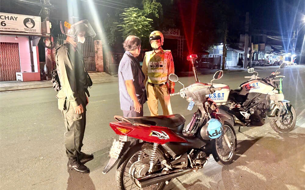 Tây Ninh: Sáu ngày xử phạt hàng trăm trường hợp vi phạm nồng độ cồn