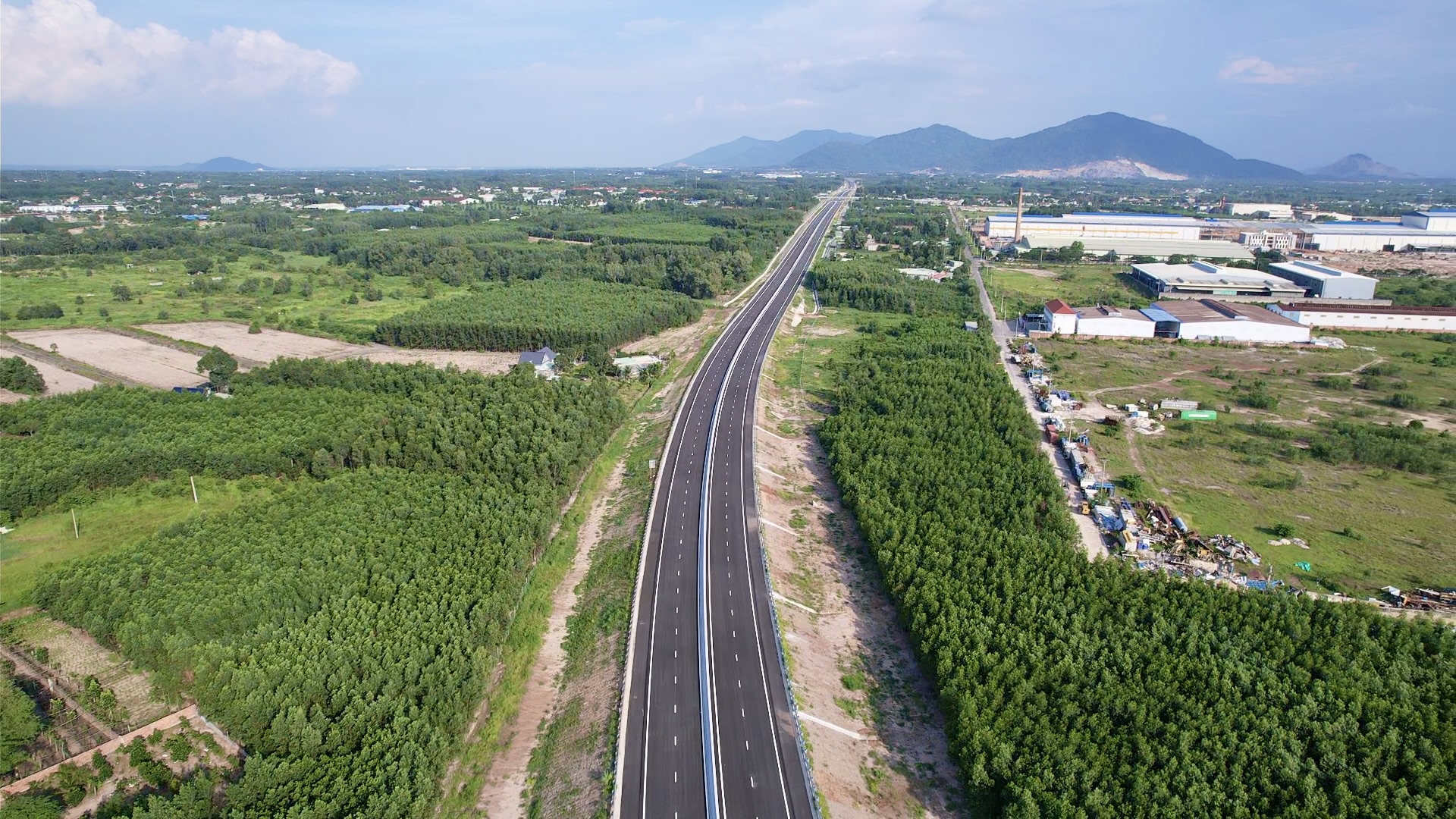 Cao tốc Biên Hòa - Vũng Tàu bước vào hai tháng chạy nước rút trước ngày thông xe kỹ thuật- Ảnh 22. Cao tốc Biên Hòa - Vũng Tàu bước vào hai tháng chạy nước rút trước ngày thông xe kỹ thuật- Ảnh 22.