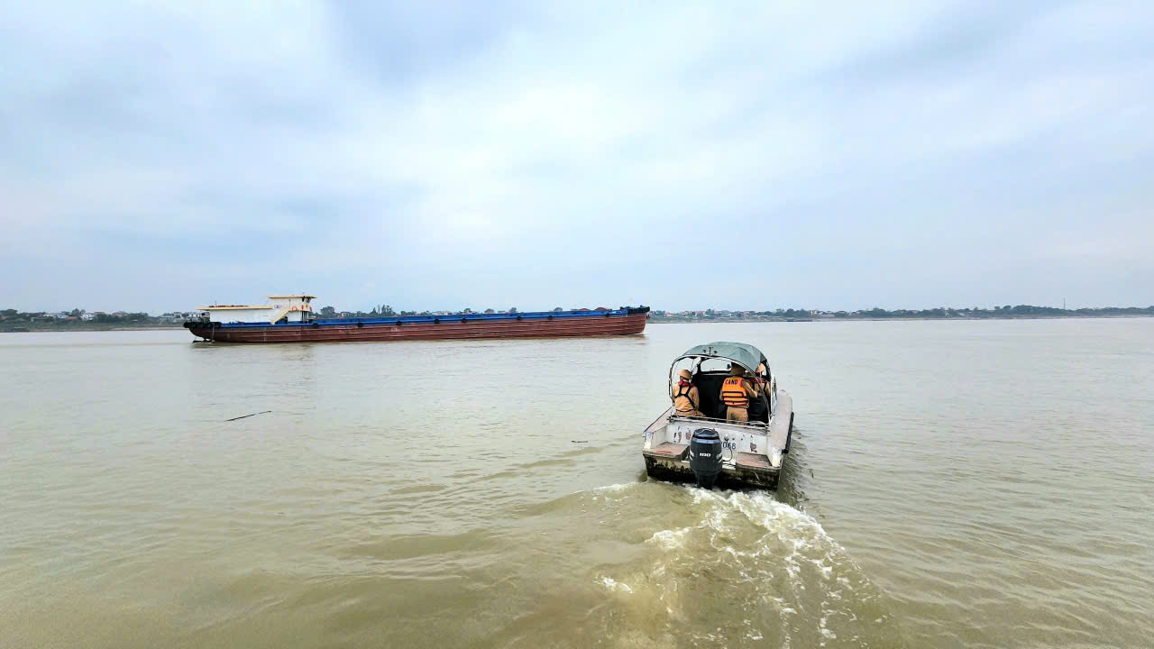 Phú Thọ: Tăng cường các giải pháp đảm bảo an toàn giao thông đường thủy sau sáp nhập- Ảnh 2. Phú Thọ: Tăng cường các giải pháp đảm bảo an toàn giao thông đường thủy sau sáp nhập- Ảnh 2.