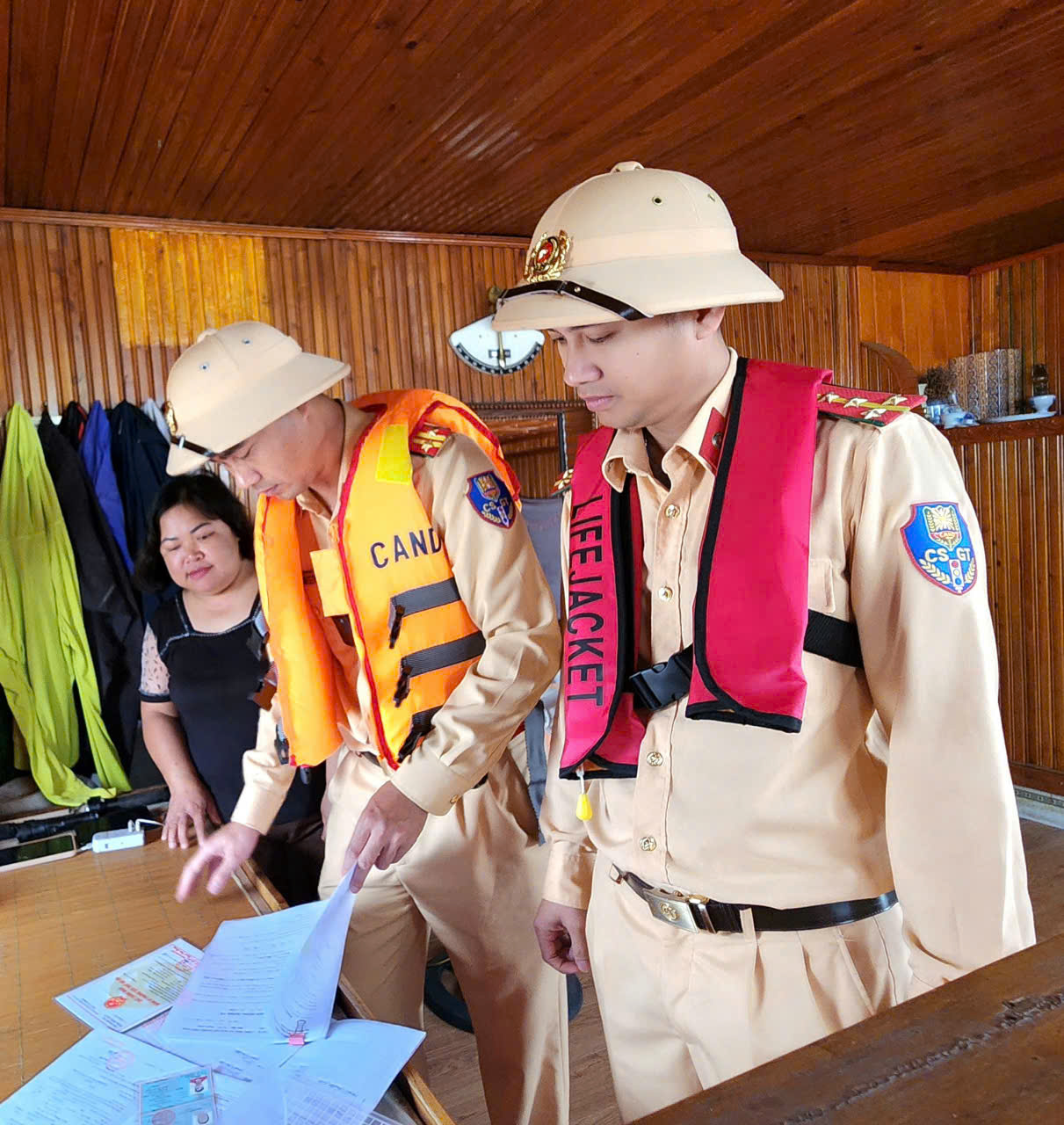 Phú Thọ: Tăng cường các giải pháp đảm bảo an toàn giao thông đường thủy sau sáp nhập- Ảnh 3. Phú Thọ: Tăng cường các giải pháp đảm bảo an toàn giao thông đường thủy sau sáp nhập- Ảnh 3.