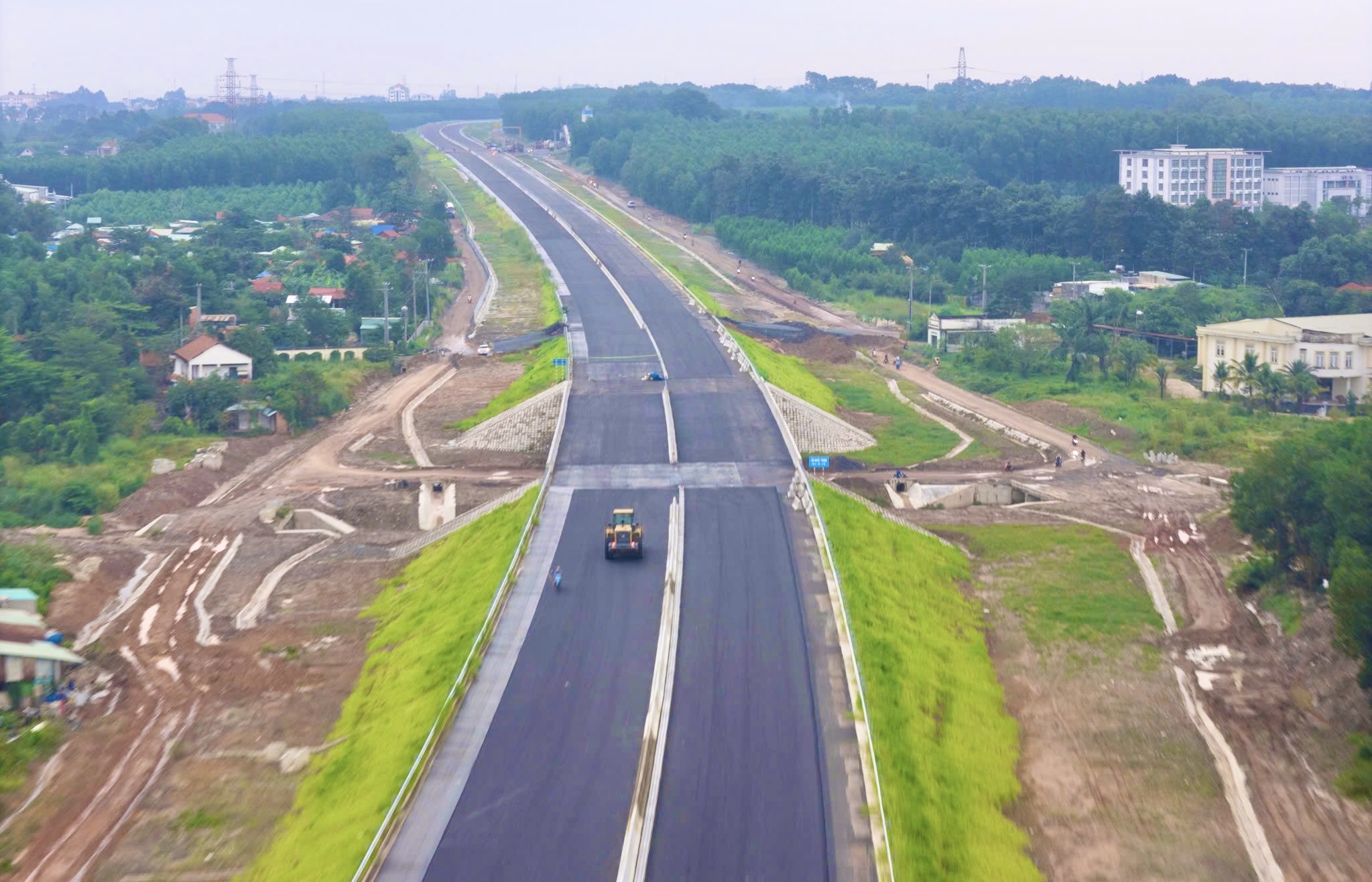 Cao tốc Biên Hòa - Vũng Tàu bước vào hai tháng chạy nước rút trước ngày thông xe kỹ thuật- Ảnh 20. Cao tốc Biên Hòa - Vũng Tàu bước vào hai tháng chạy nước rút trước ngày thông xe kỹ thuật- Ảnh 20.