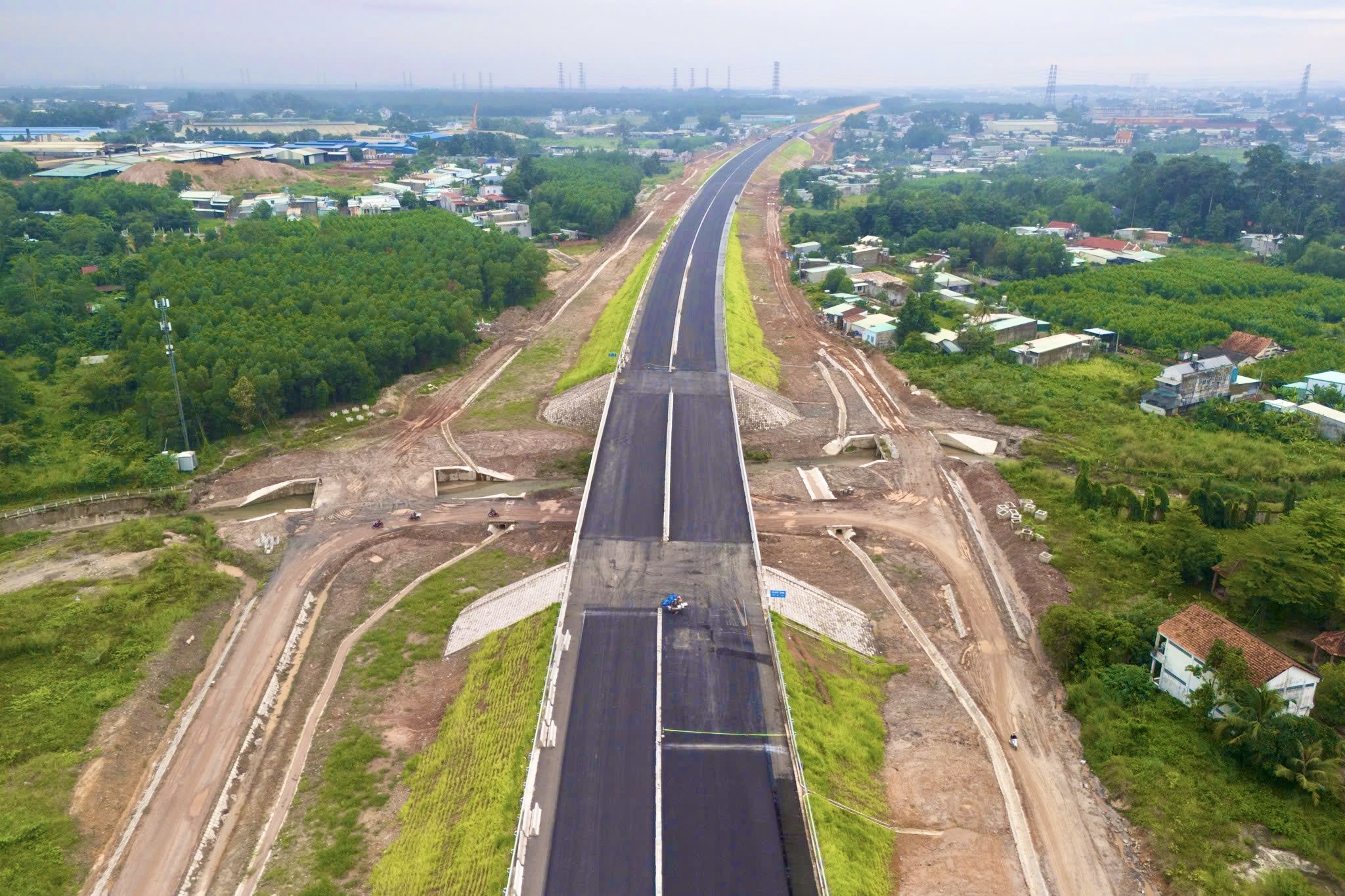 Cao tốc Biên Hòa - Vũng Tàu bước vào hai tháng chạy nước rút trước ngày thông xe kỹ thuật- Ảnh 17. Cao tốc Biên Hòa - Vũng Tàu bước vào hai tháng chạy nước rút trước ngày thông xe kỹ thuật- Ảnh 17.