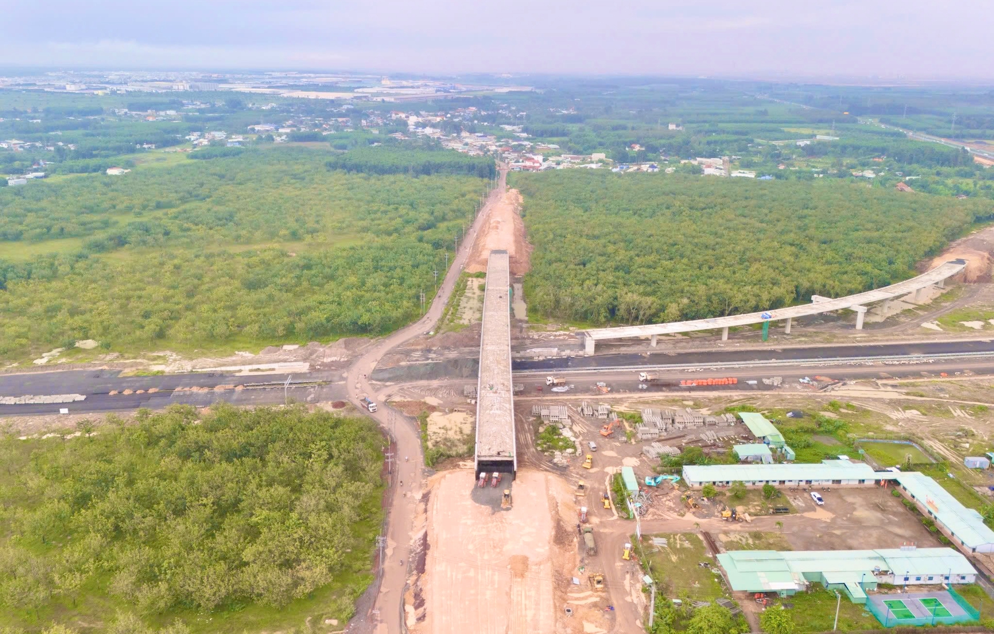 Cao tốc Biên Hòa - Vũng Tàu bước vào hai tháng chạy nước rút trước ngày thông xe kỹ thuật- Ảnh 24. Cao tốc Biên Hòa - Vũng Tàu bước vào hai tháng chạy nước rút trước ngày thông xe kỹ thuật- Ảnh 24.