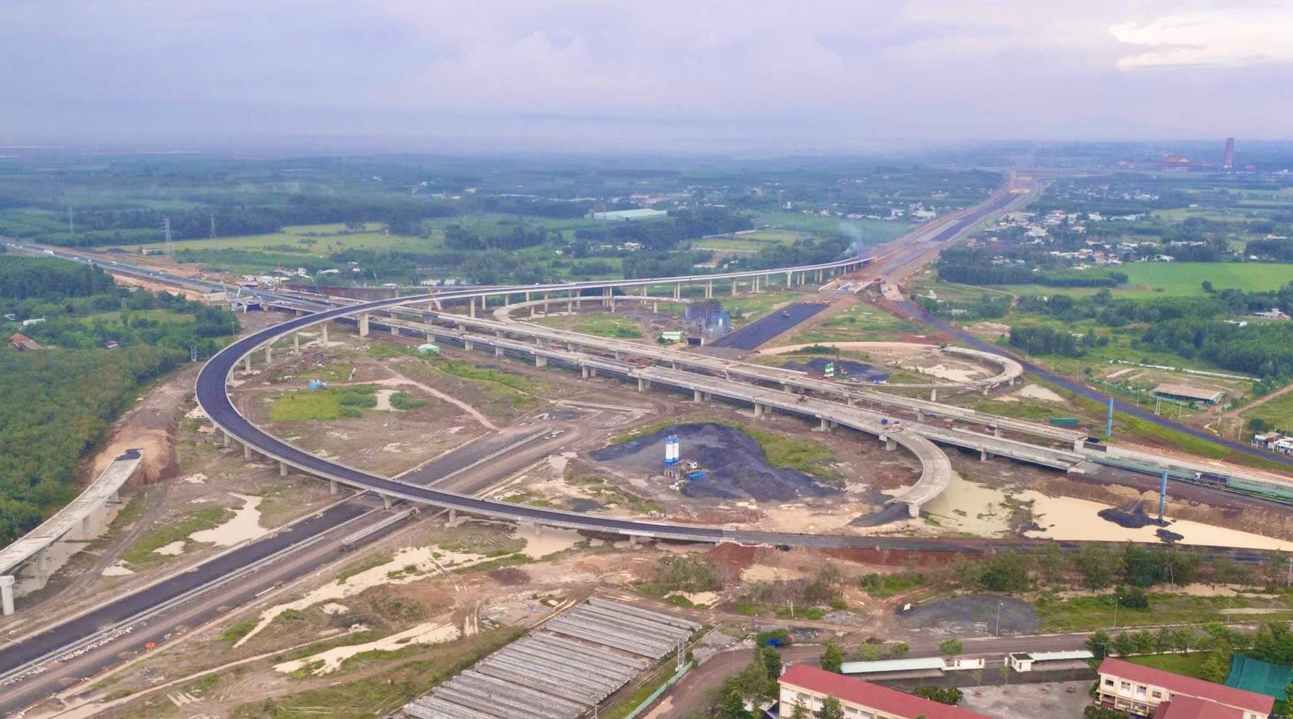 Cao tốc Biên Hòa - Vũng Tàu bước vào hai tháng chạy nước rút trước ngày thông xe kỹ thuật- Ảnh 16. Cao tốc Biên Hòa - Vũng Tàu bước vào hai tháng chạy nước rút trước ngày thông xe kỹ thuật- Ảnh 16.